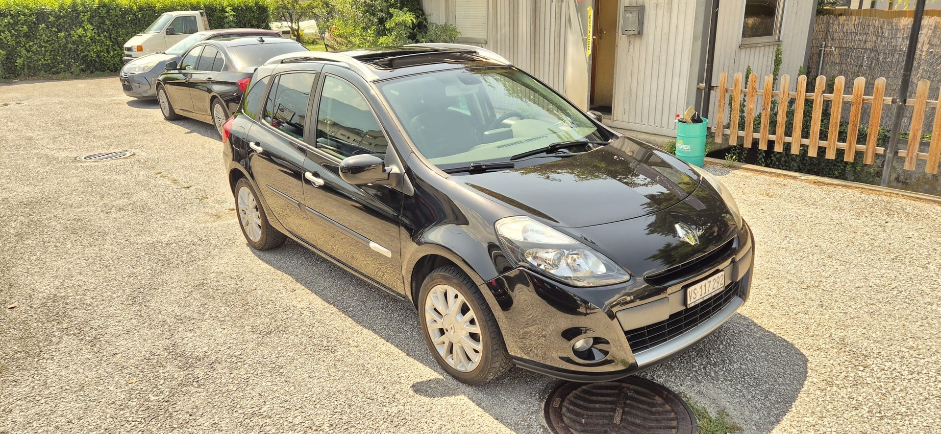 RENAULT Clio Grandtour 1.6 16V Night&Day Automatic-image-1