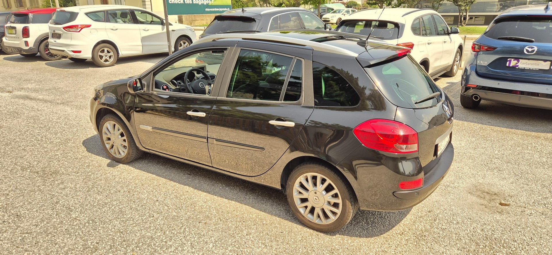 RENAULT Clio Grandtour 1.6 16V Night&Day Automatic-image-2