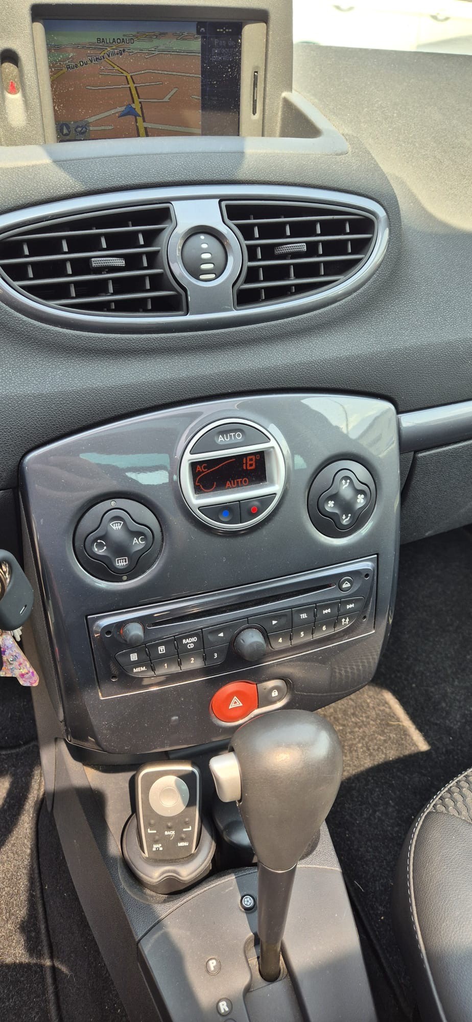 RENAULT Clio Grandtour 1.6 16V Night&Day Automatic-image-4