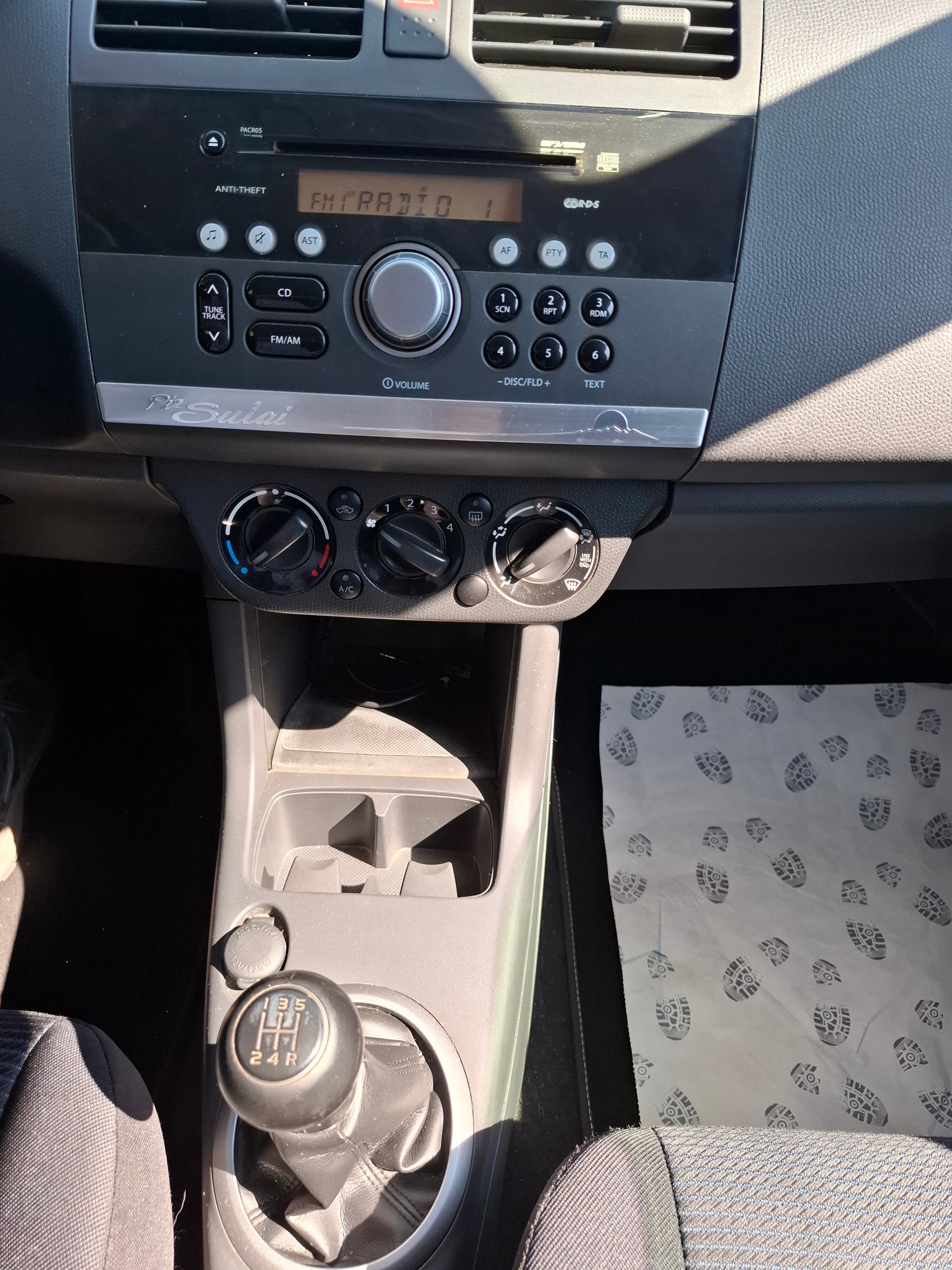 SUZUKI Swift 1.3i 16V GL Top 4x4-image-11