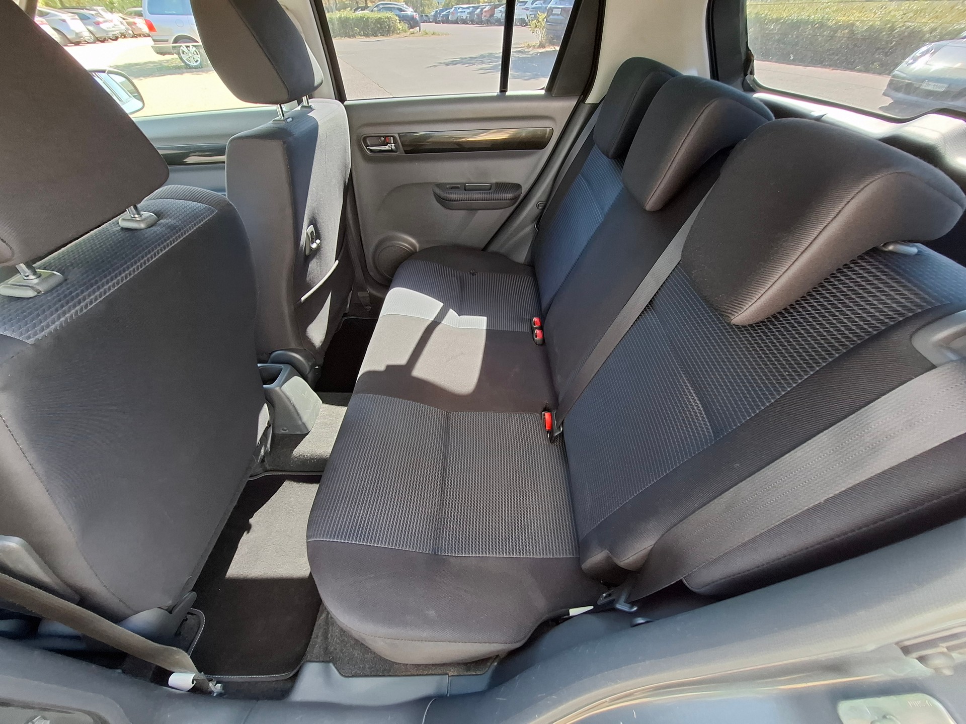SUZUKI Swift 1.3i 16V GL Top 4x4-image-9