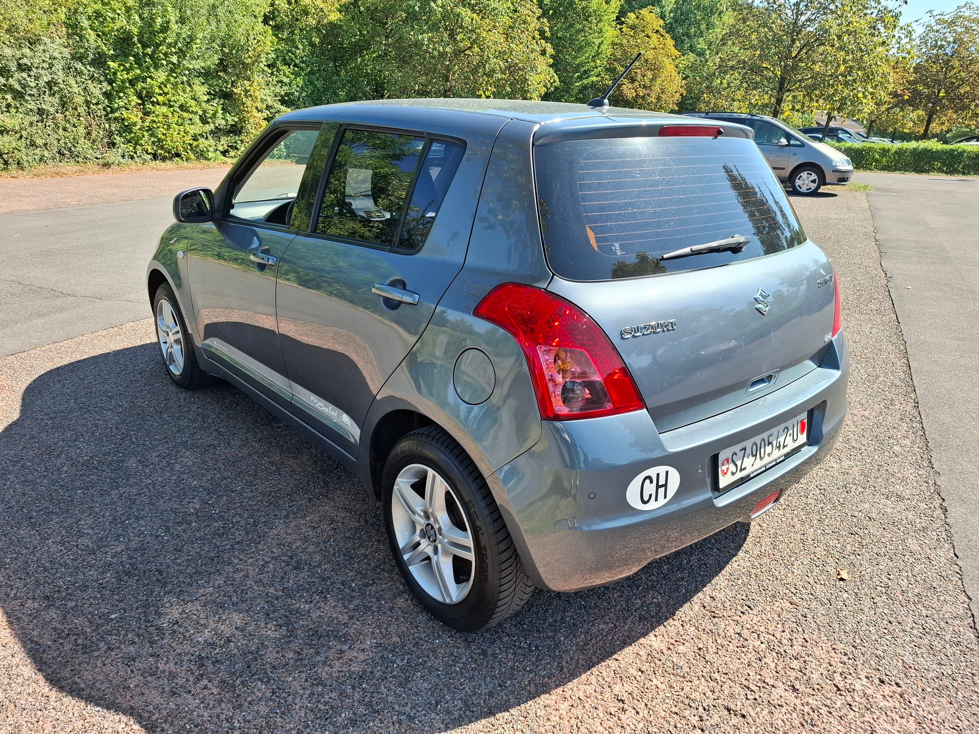 SUZUKI Swift 1.3i 16V GL Top 4x4-image-6