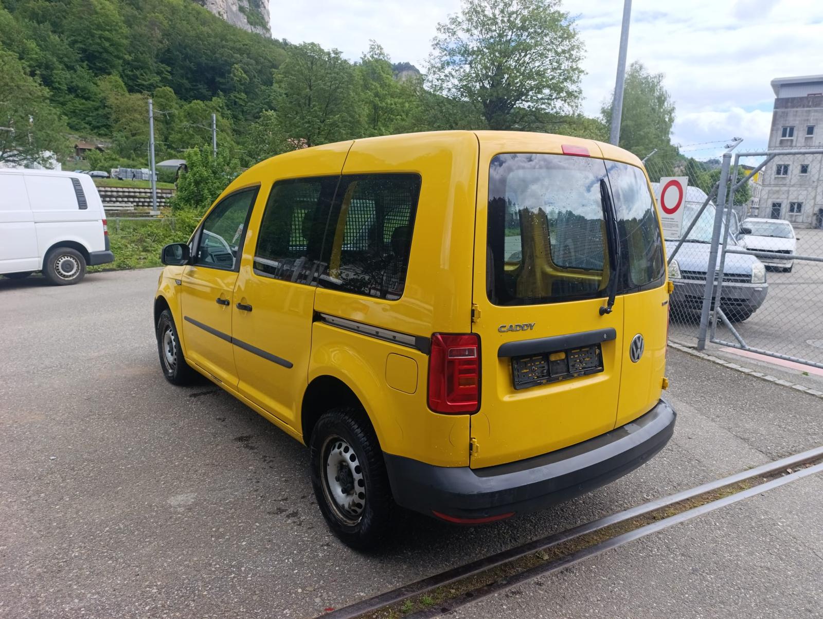 VW Caddy 2.0TDI 4Motion BlueMotion Technology-image-3