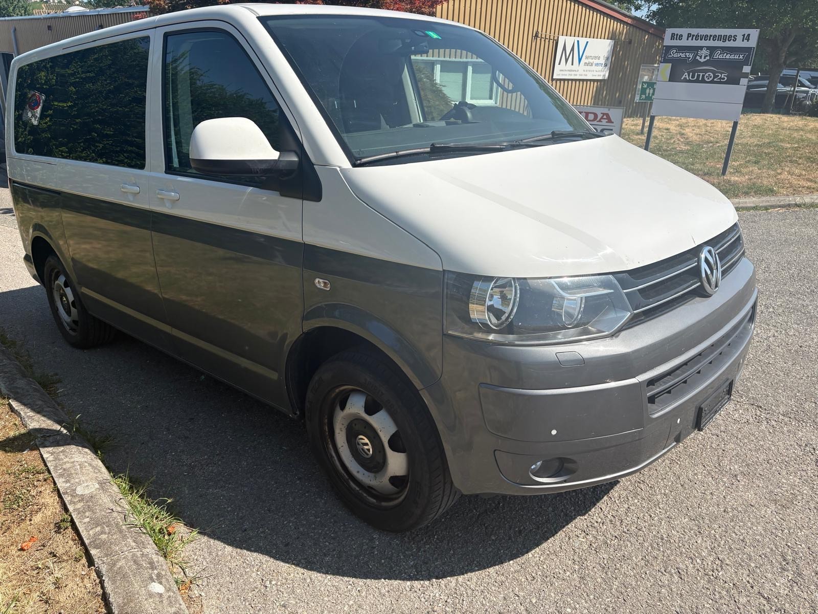 VW T5 caravelle 7 HC 9 Places-image-0