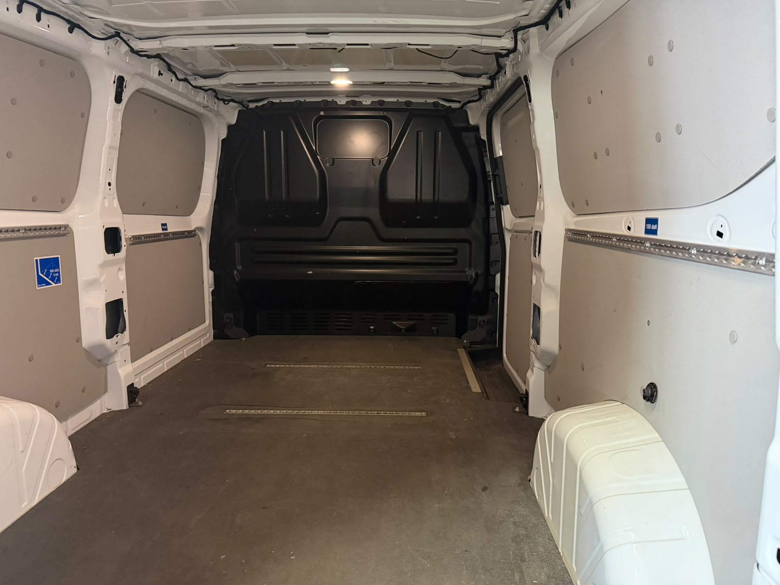 VW Transporter 2.0 TDI Lang-image-6