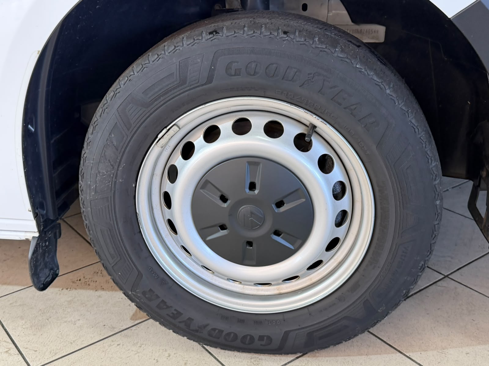 VW Transporter 2.0 TDI Lang-image-4