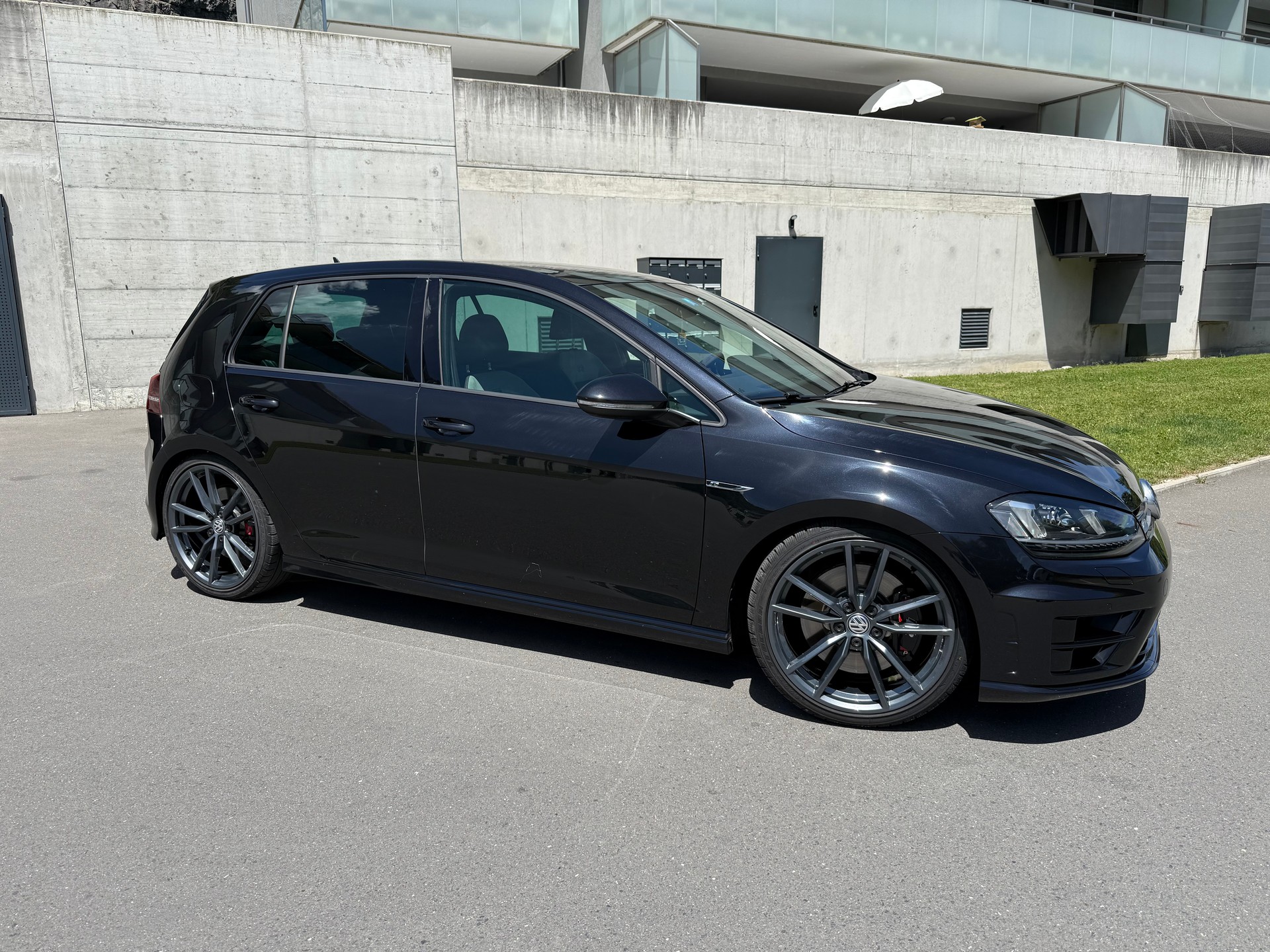 VW 2.0 TSI R DSG 4motion-image-1