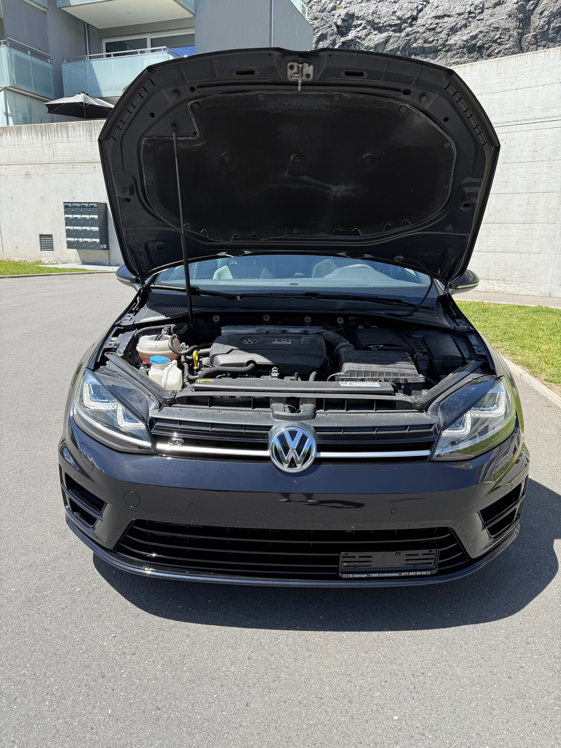 VW 2.0 TSI R DSG 4motion-image-3