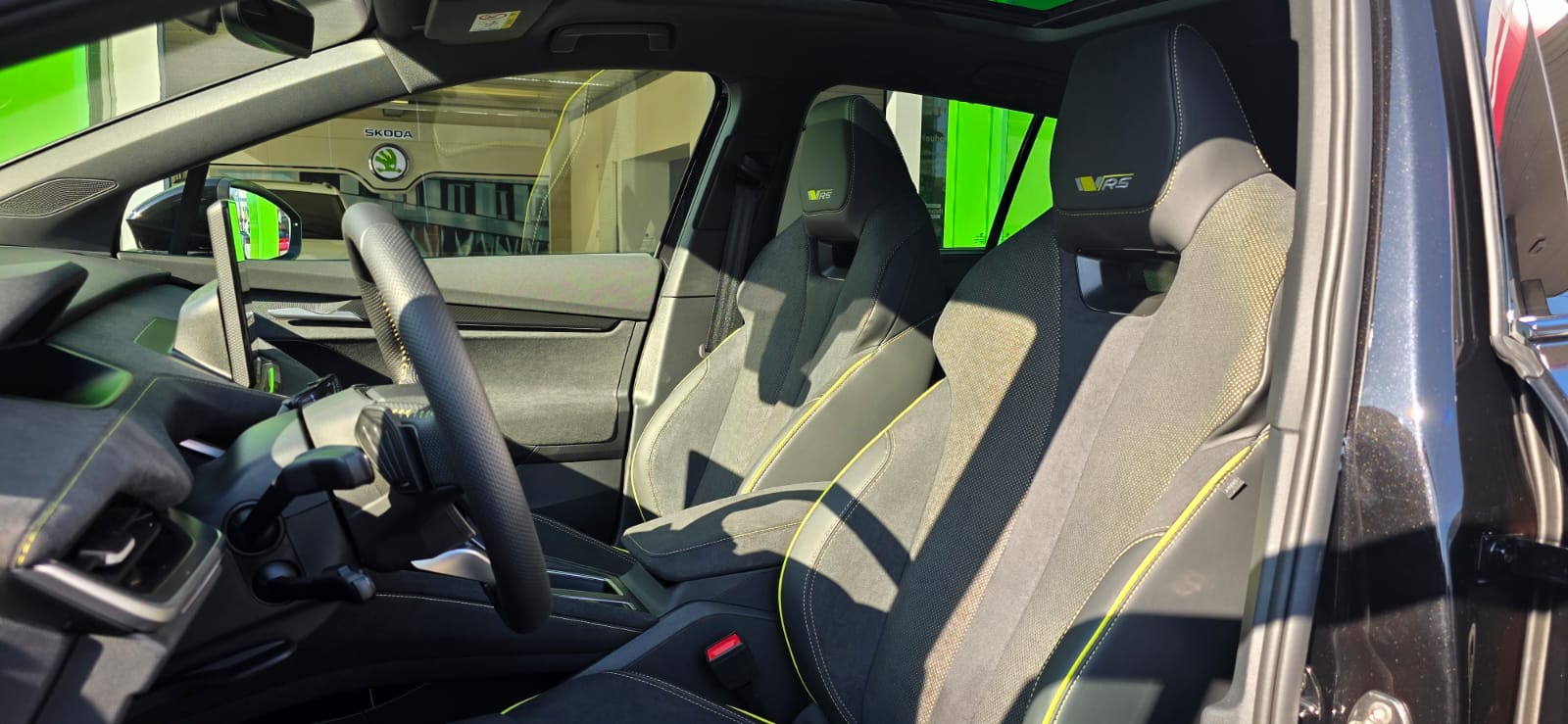 SKODA Enyaq 4x4 RS-image-8