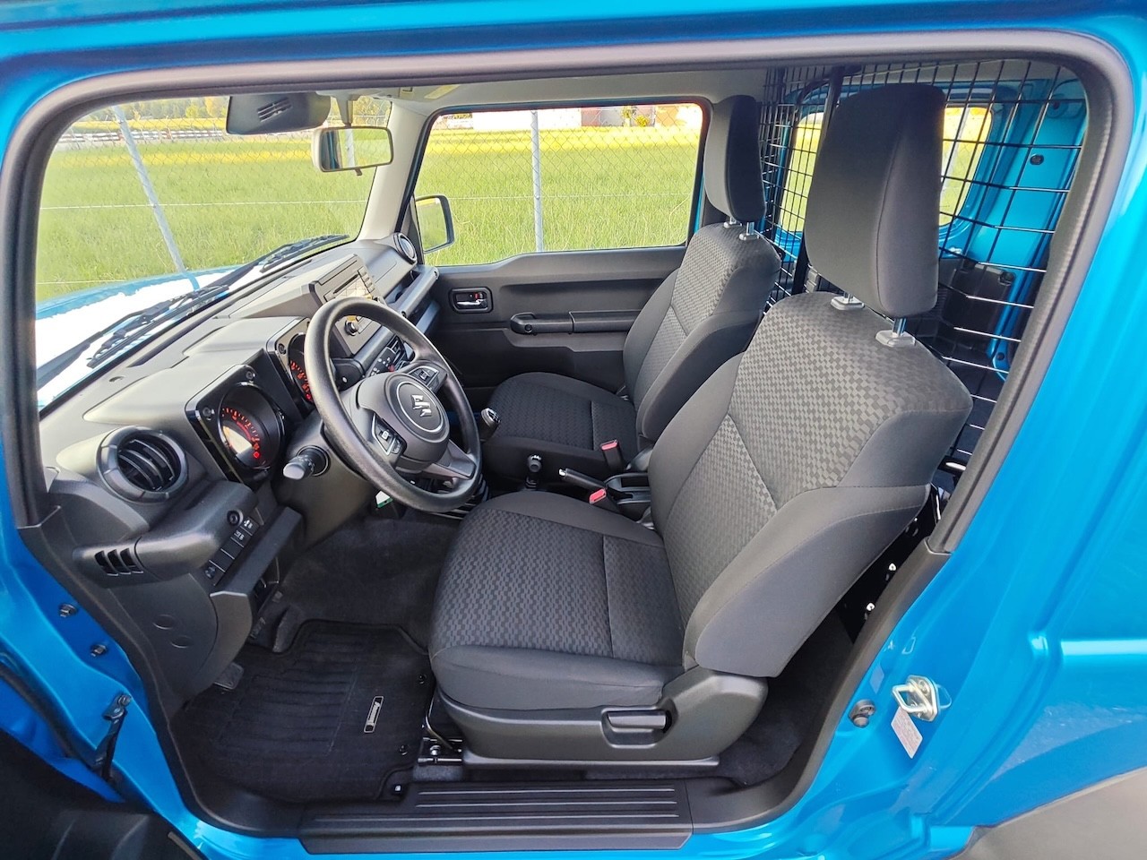 SUZUKI JIMNY 1.5 HORIZON EDITION 4x4 | 2 PLATZER | MANUEL-image-12