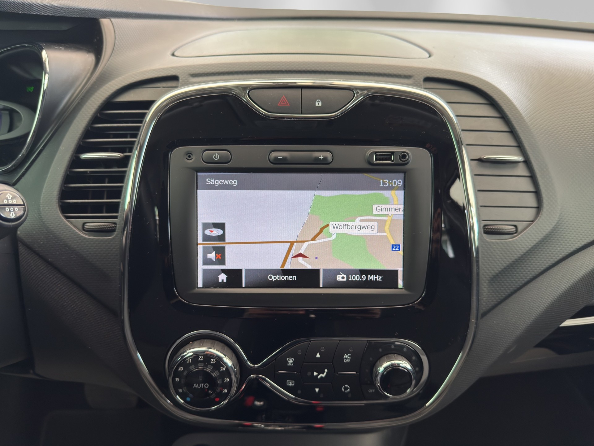 RENAULT Captur 1.2 T 16V Privilège EDC-image-11