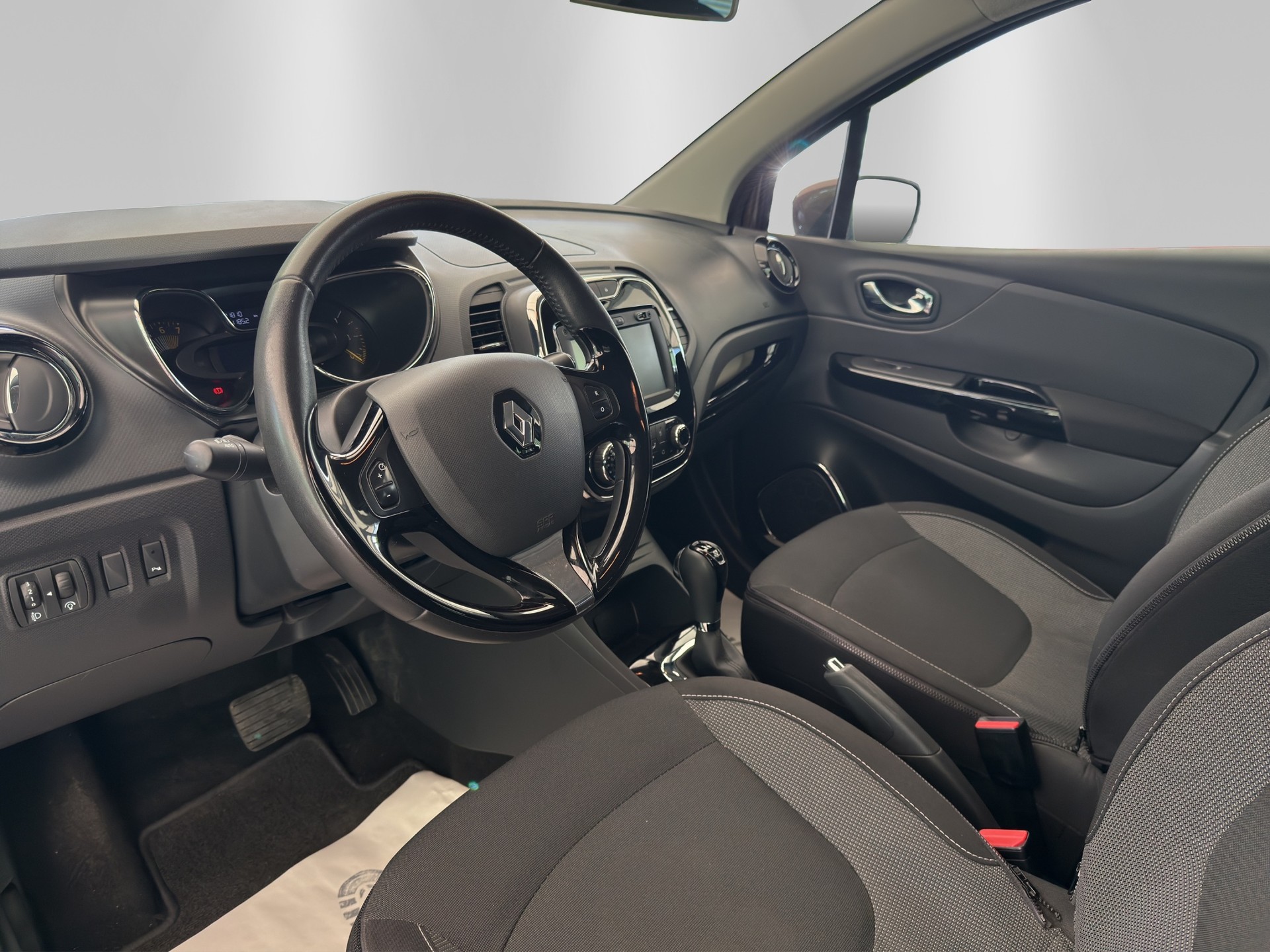 RENAULT Captur 1.2 T 16V Privilège EDC-image-7