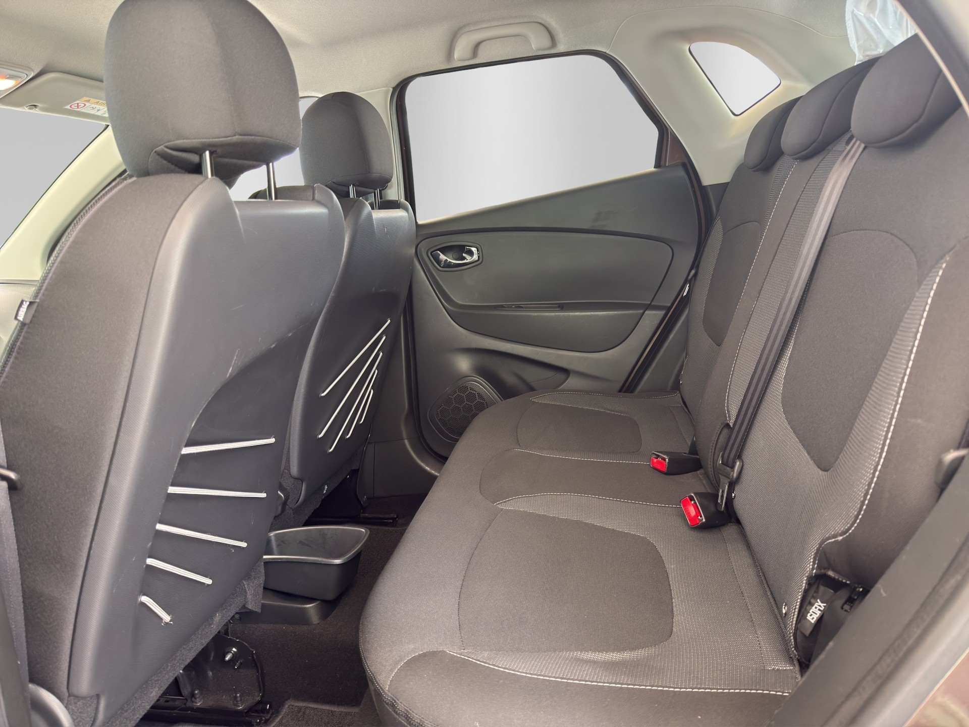 RENAULT Captur 1.2 T 16V Privilège EDC-image-13