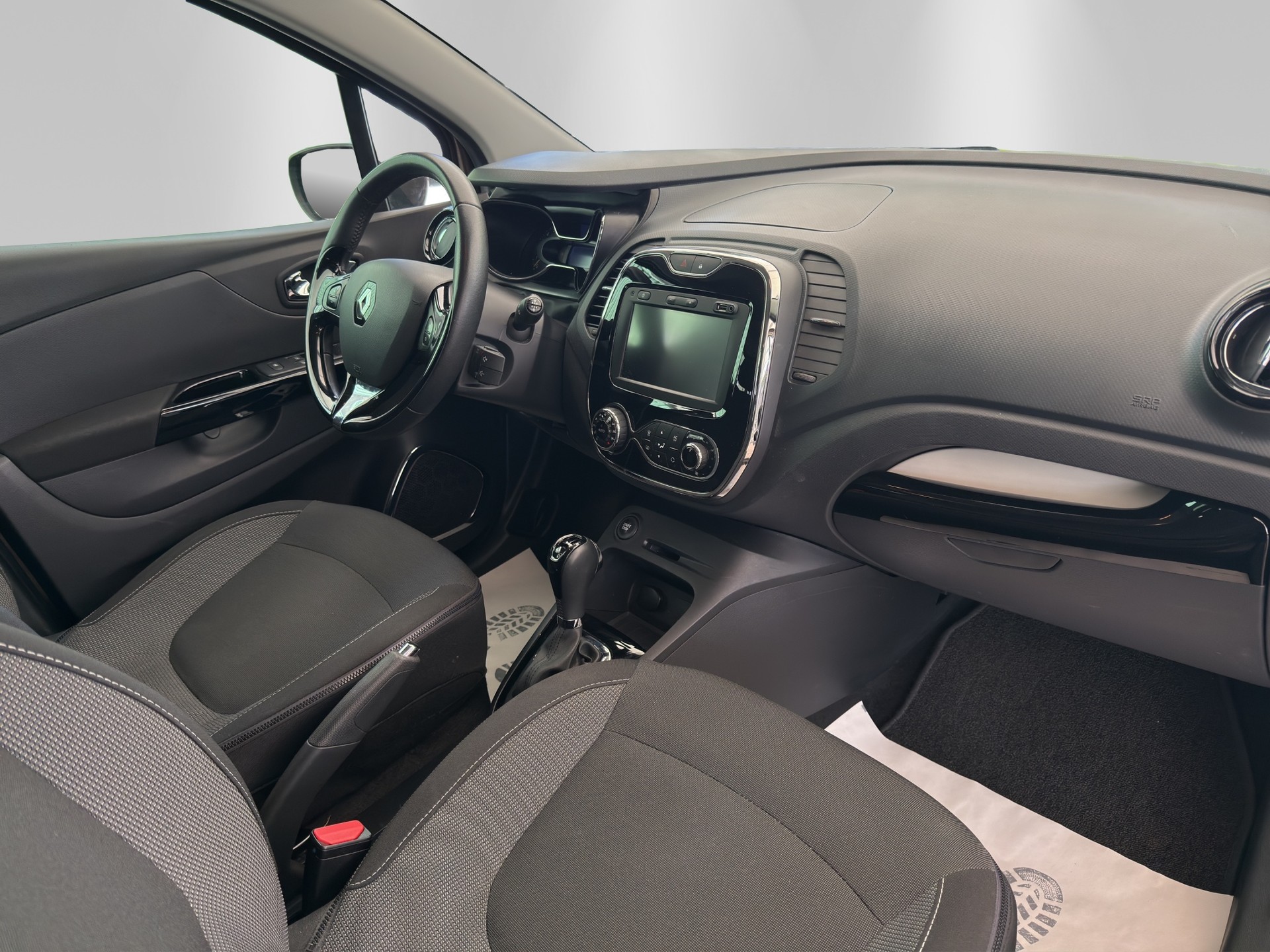 RENAULT Captur 1.2 T 16V Privilège EDC-image-12