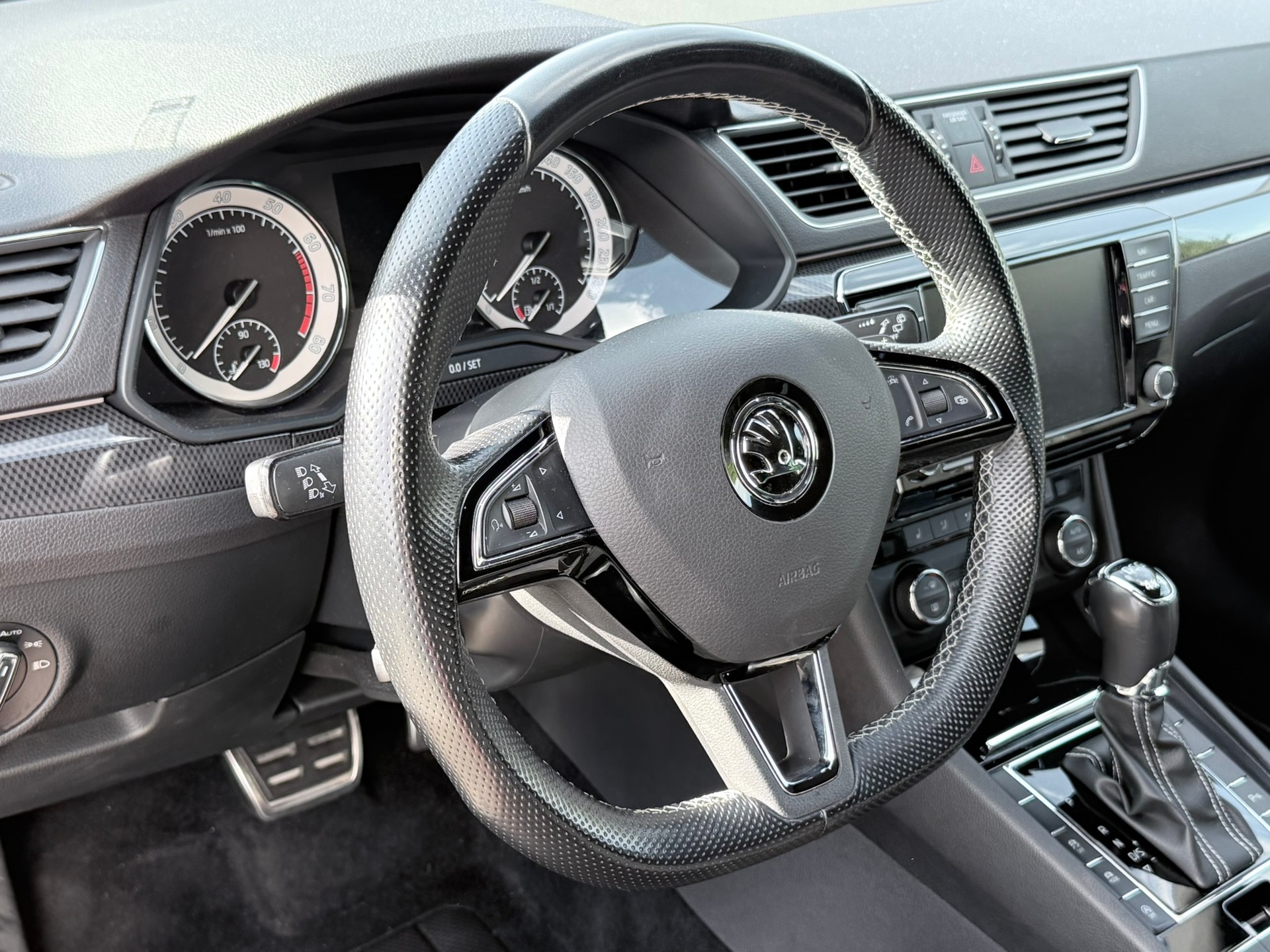 SKODA Superb Combi 2.0 TSI Ambition DSG 4x4-image-19