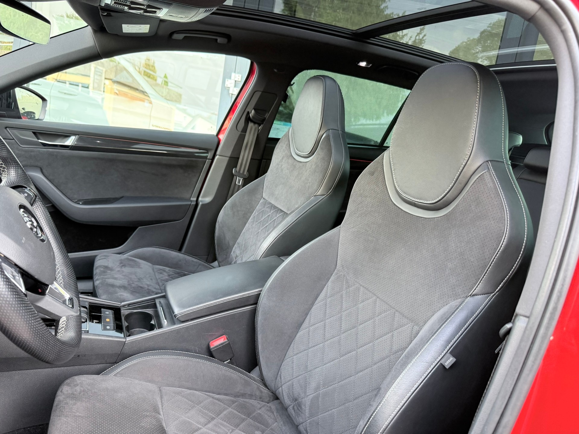 SKODA Superb Combi 2.0 TSI Ambition DSG 4x4-image-17