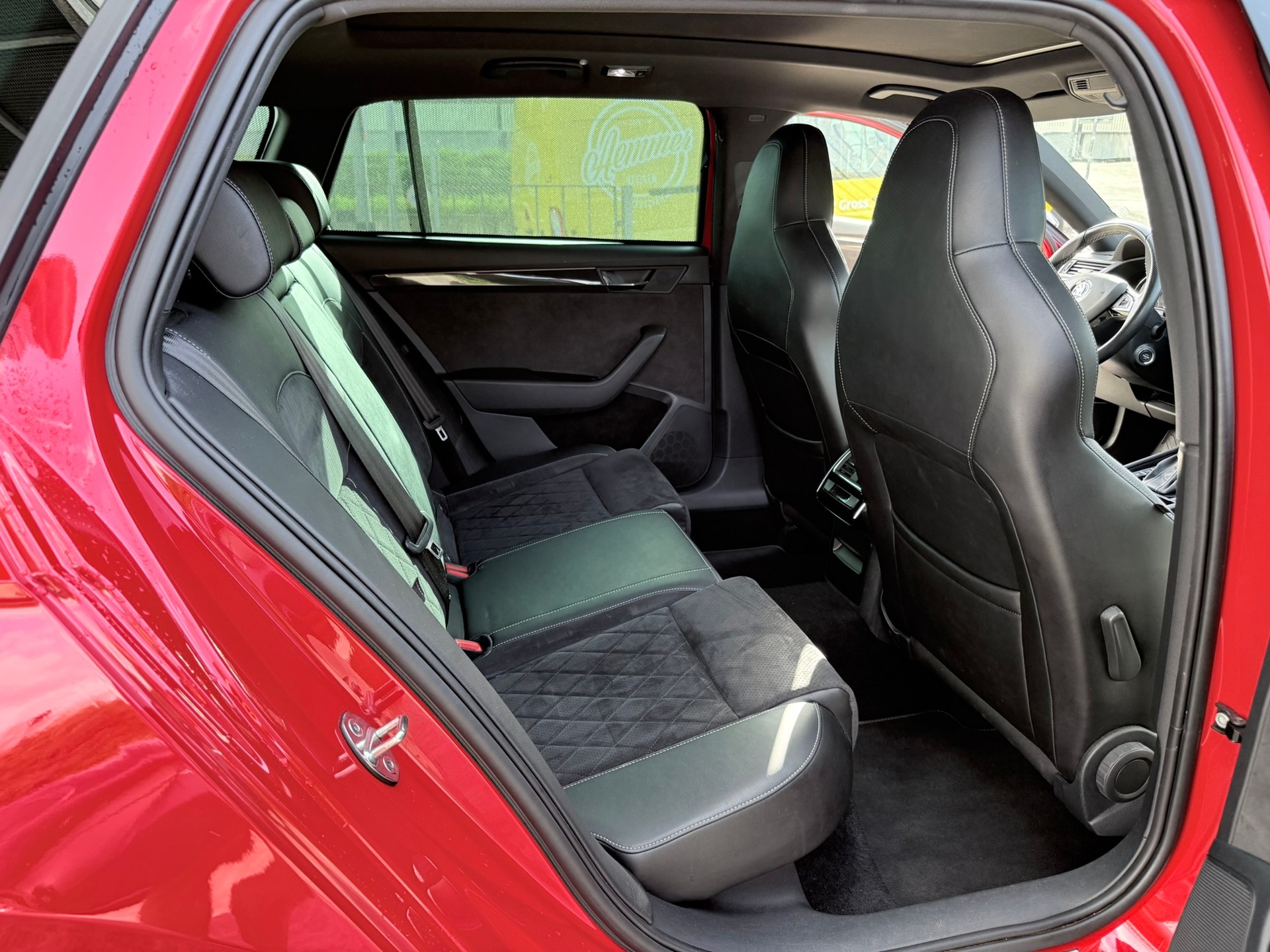 SKODA Superb Combi 2.0 TSI Ambition DSG 4x4-image-14