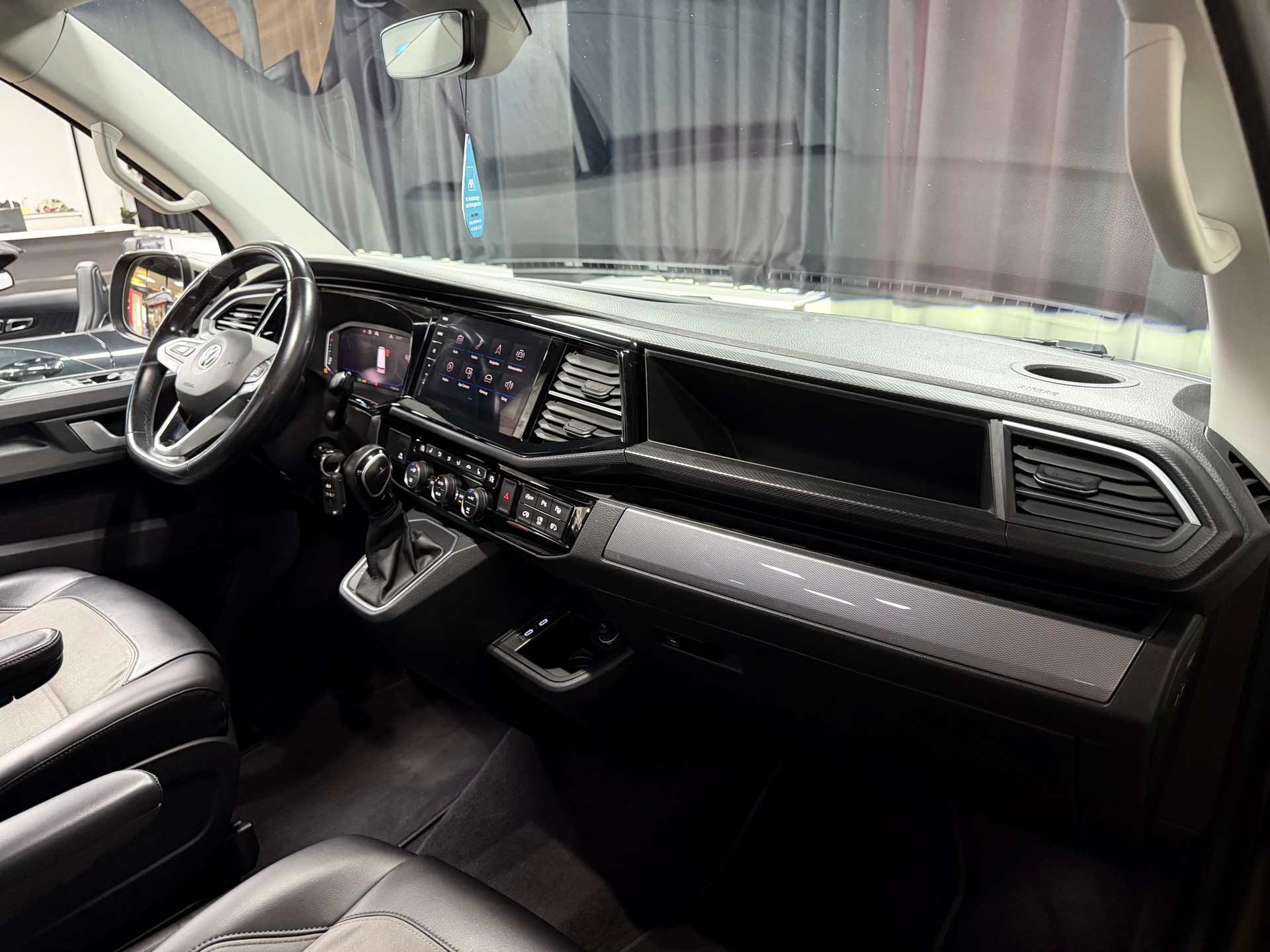 VW T6.1 Multivan 2.0 Bi-TDI Highline Liberty 4Mot. DSG - BULLI Sonderausstattung-image-29