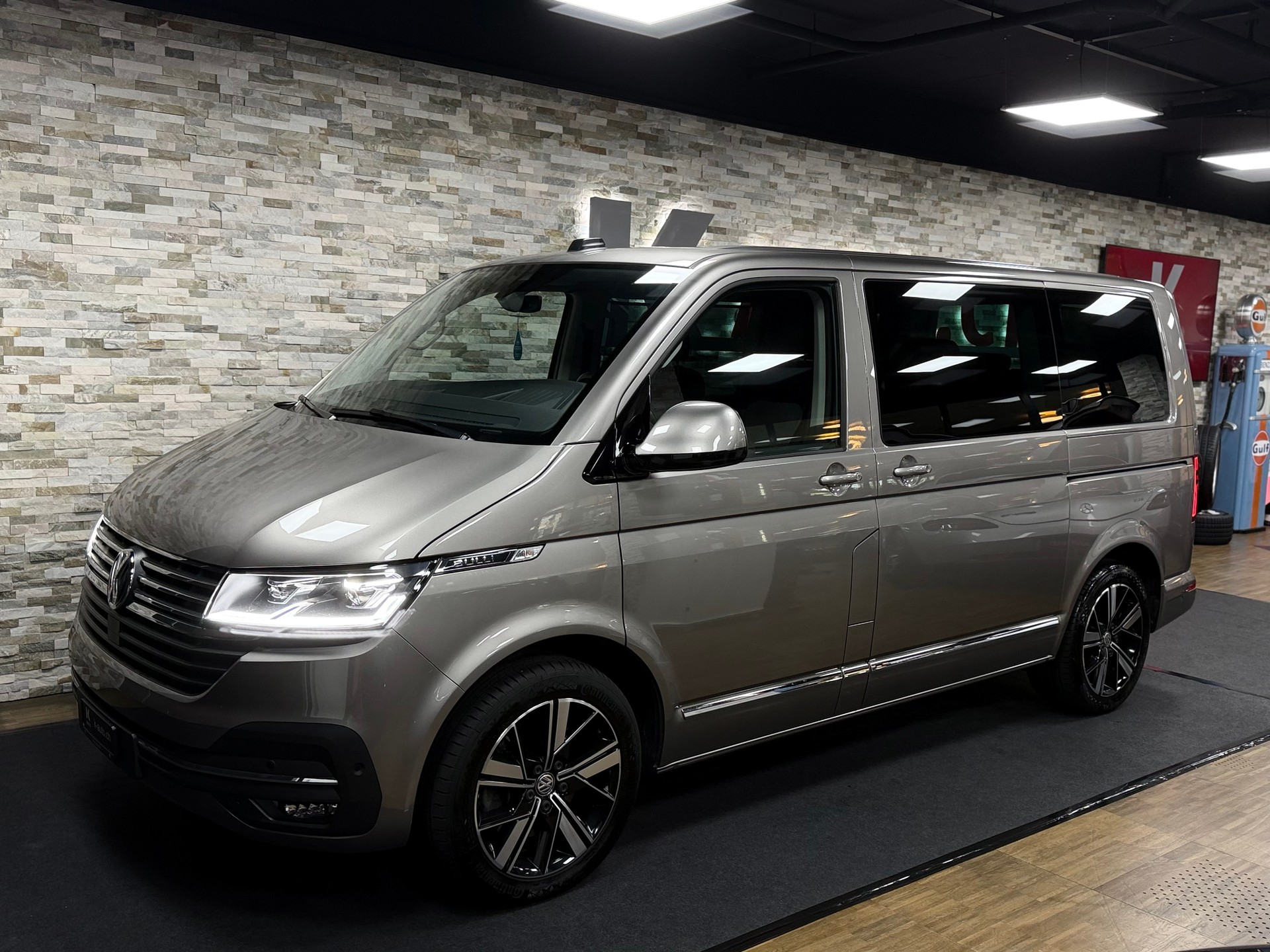 VW T6.1 Multivan 2.0 Bi-TDI Highline Liberty 4Mot. DSG - BULLI Sonderausstattung-image-1