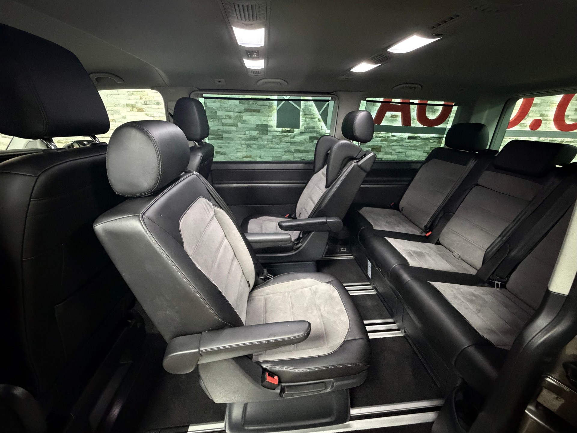 VW T6.1 Multivan 2.0 Bi-TDI Highline Liberty 4Mot. DSG - BULLI Sonderausstattung-image-22