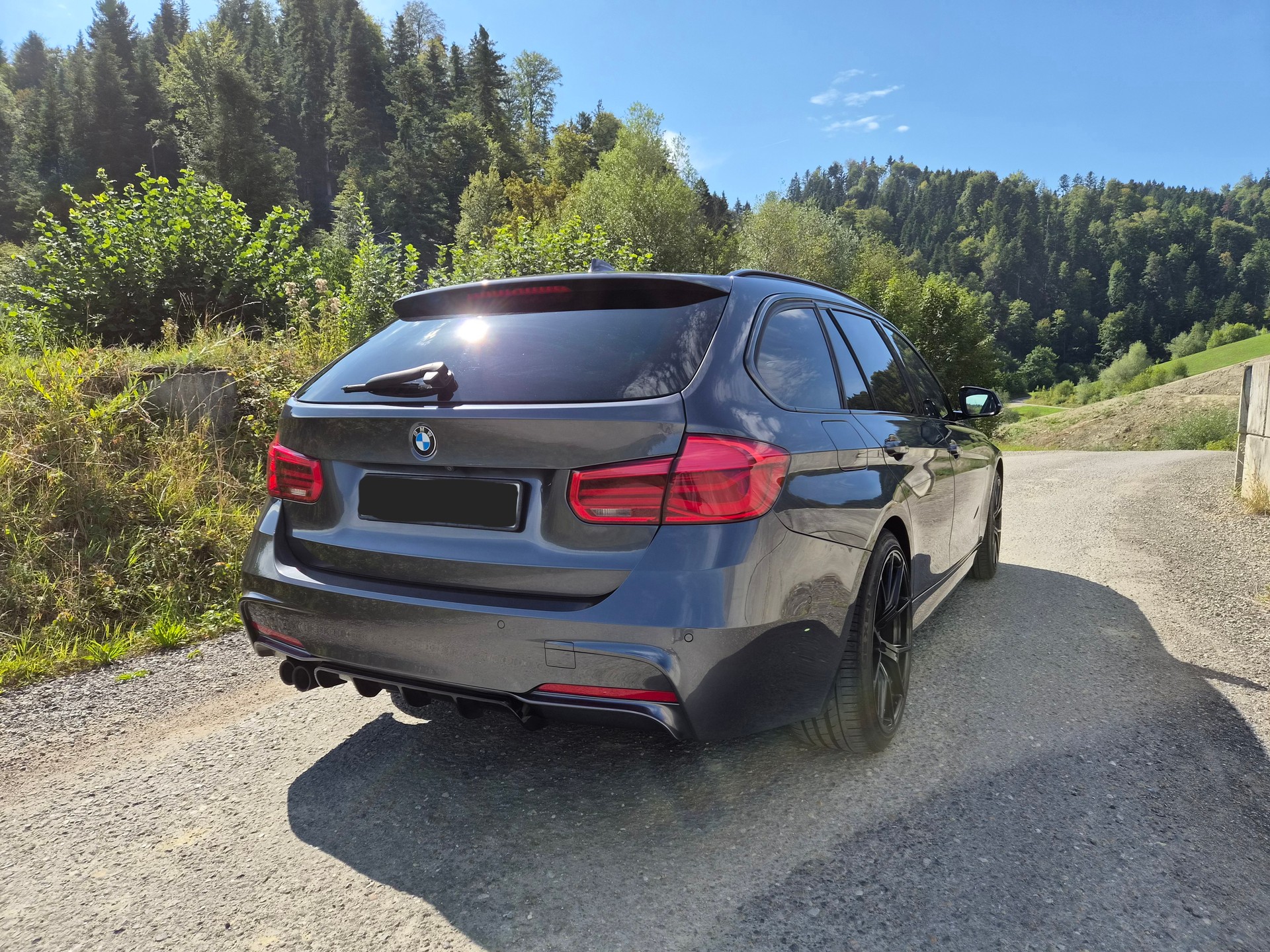 BMW 330d xDrive-image-3