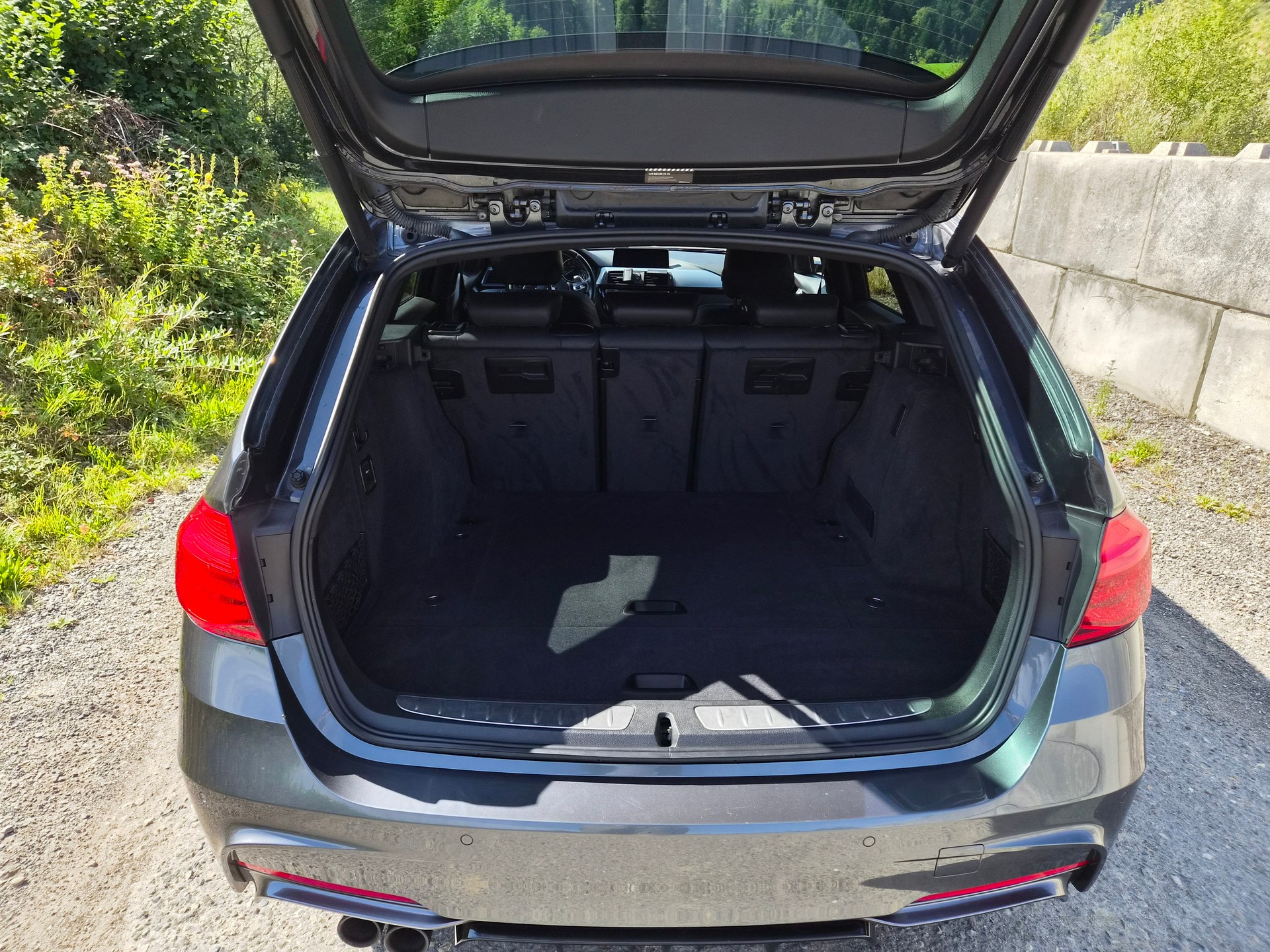 BMW 330d xDrive-image-8