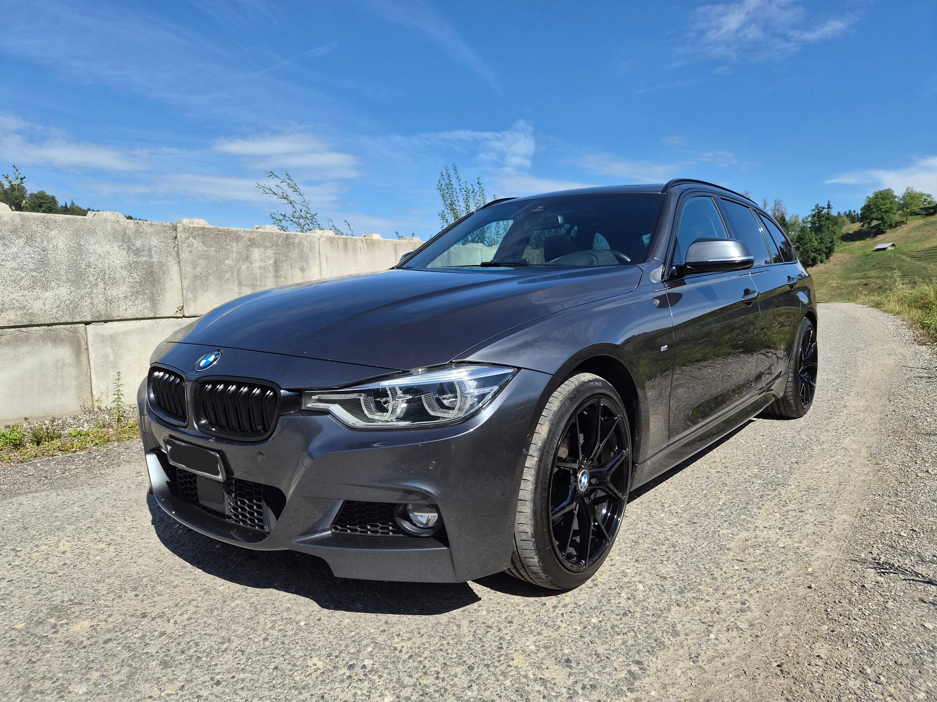BMW 330d xDrive-image-1