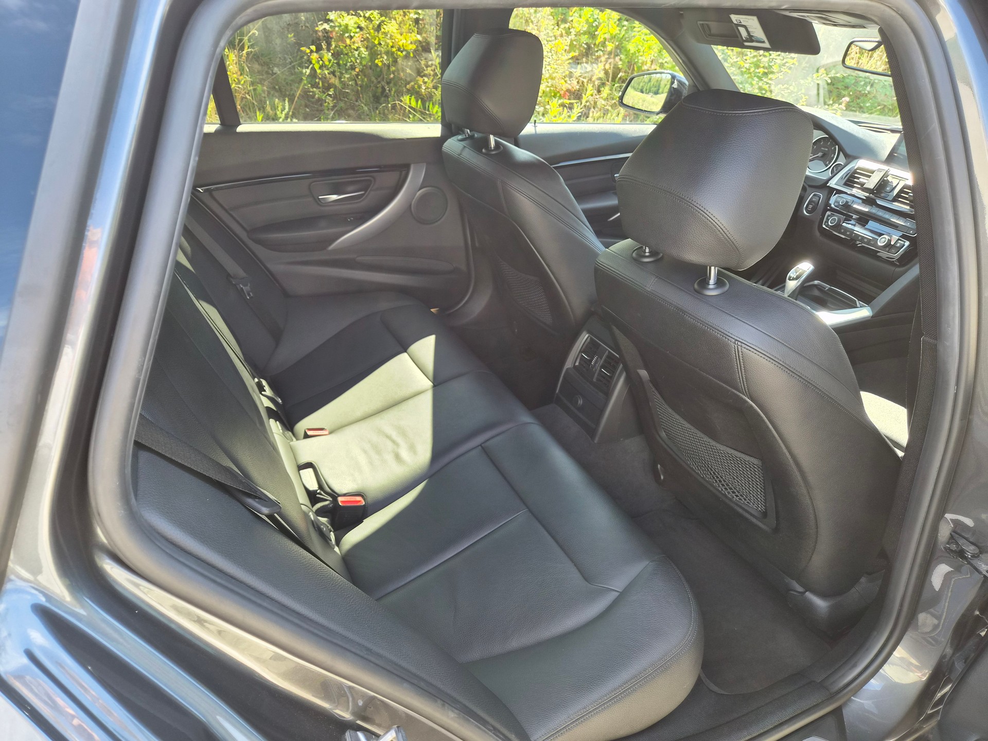 BMW 330d xDrive-image-10
