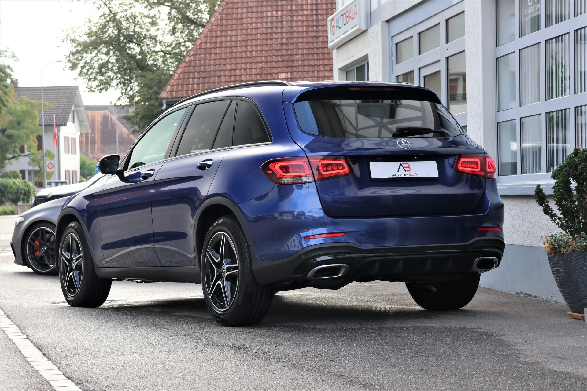 MERCEDES-BENZ GLC 220 d AMG Line 4Matic 9G-Tronic (CH)-showroom-element-2