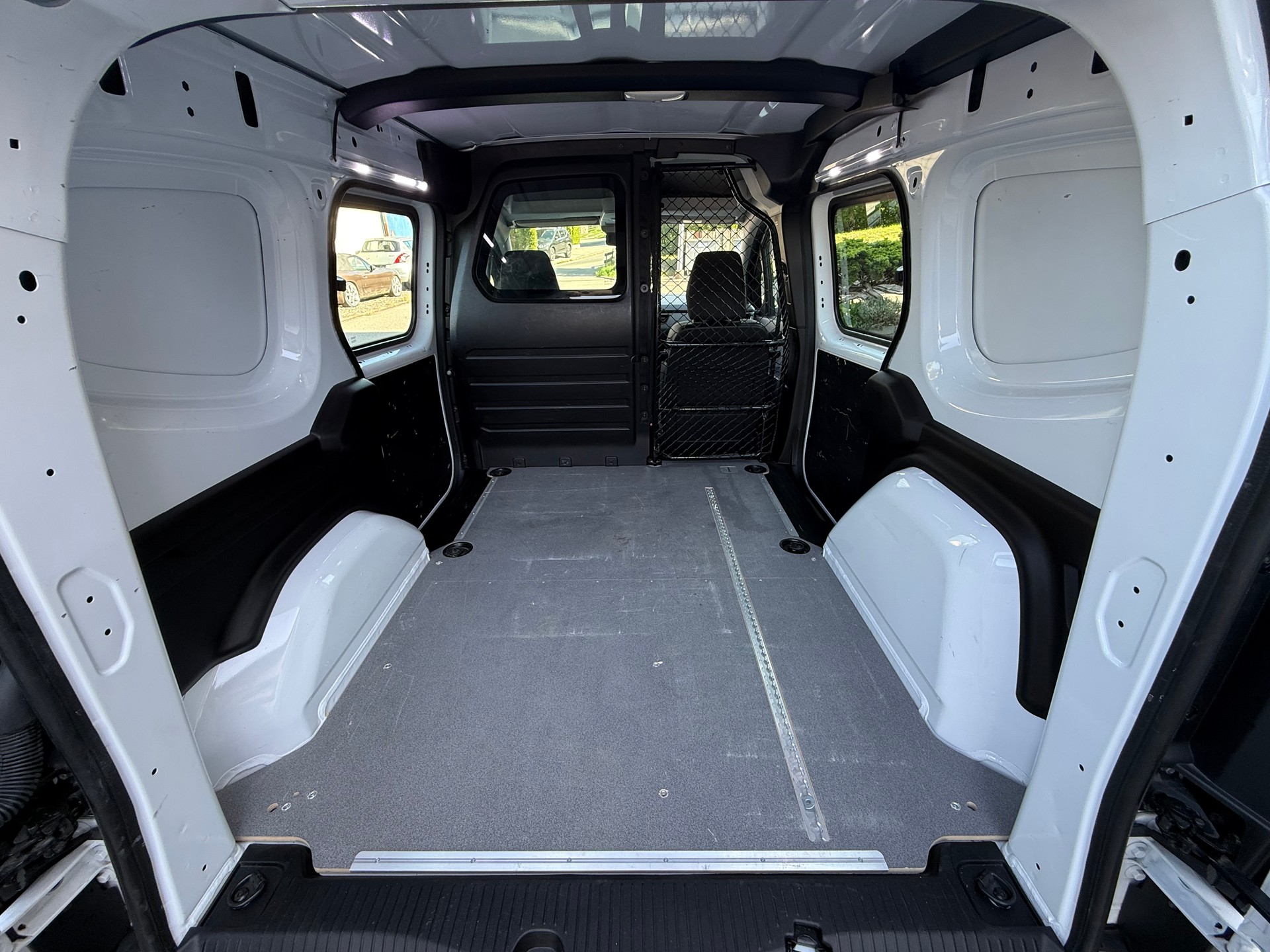 RENAULT Kangoo Van 1.5 dCi Standard 95 Extra-image-12