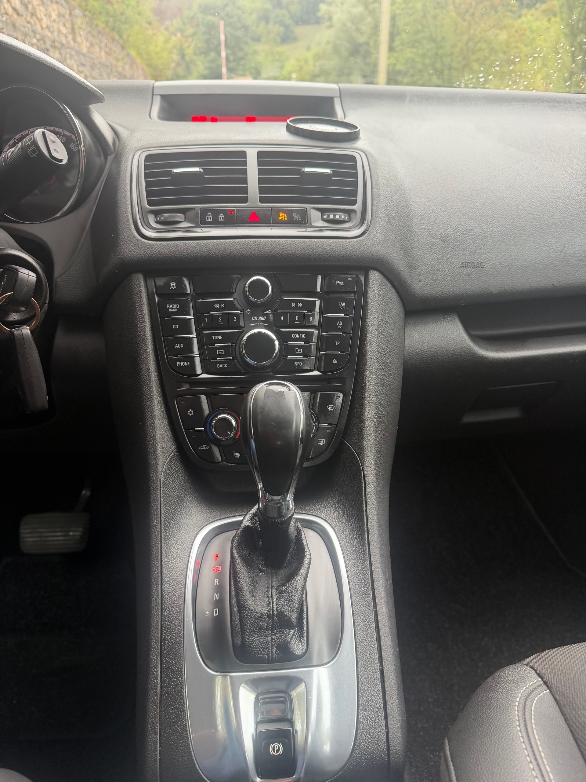 OPEL Meriva 1.7 CDTi Cosmo Automatic-image-8