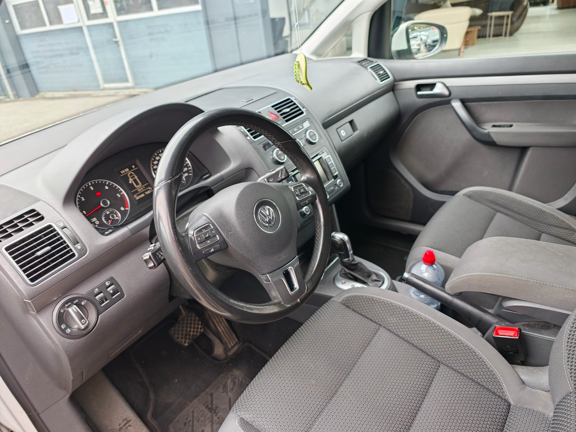 VW Touran 2.0 TDI Highline DSG-image-8