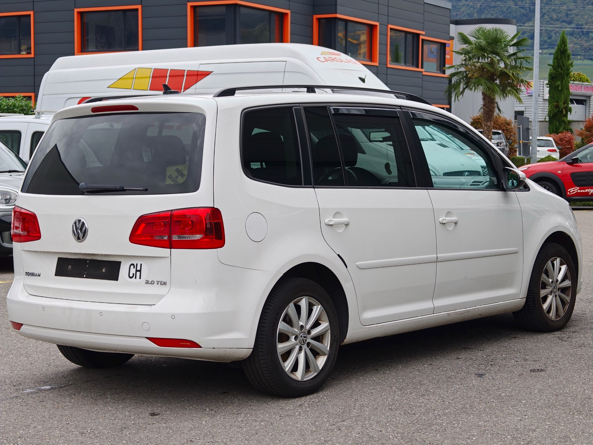 VW Touran 2.0 TDI Highline DSG-image-2