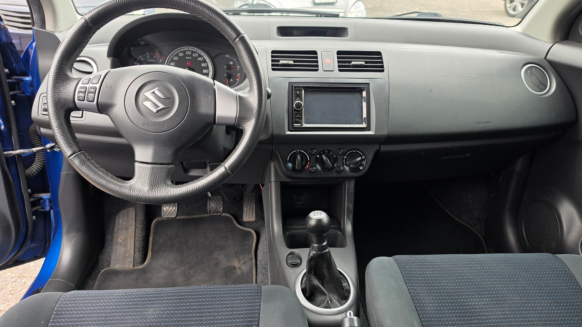 SUZUKI Swift 1.5i 16V VVT GL Top-image-11