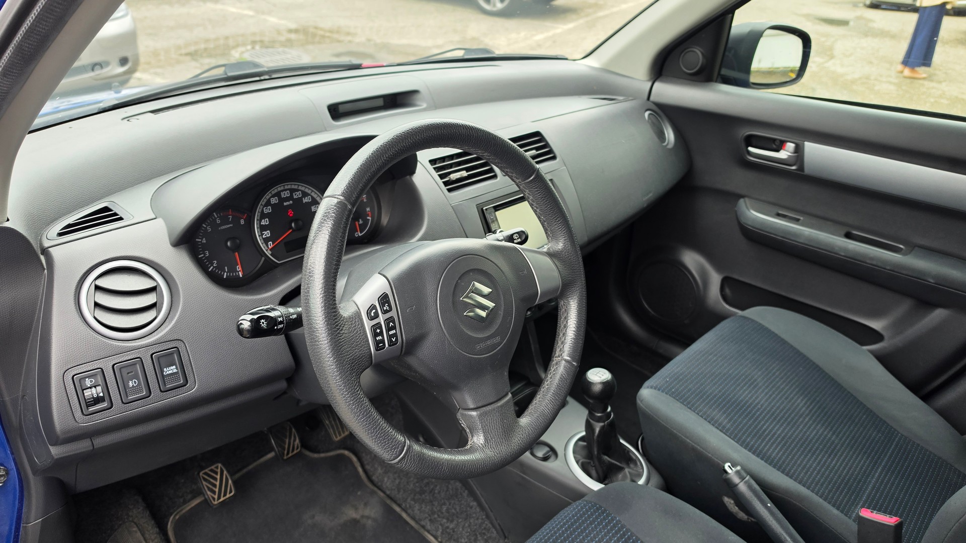 SUZUKI Swift 1.5i 16V VVT GL Top-image-12