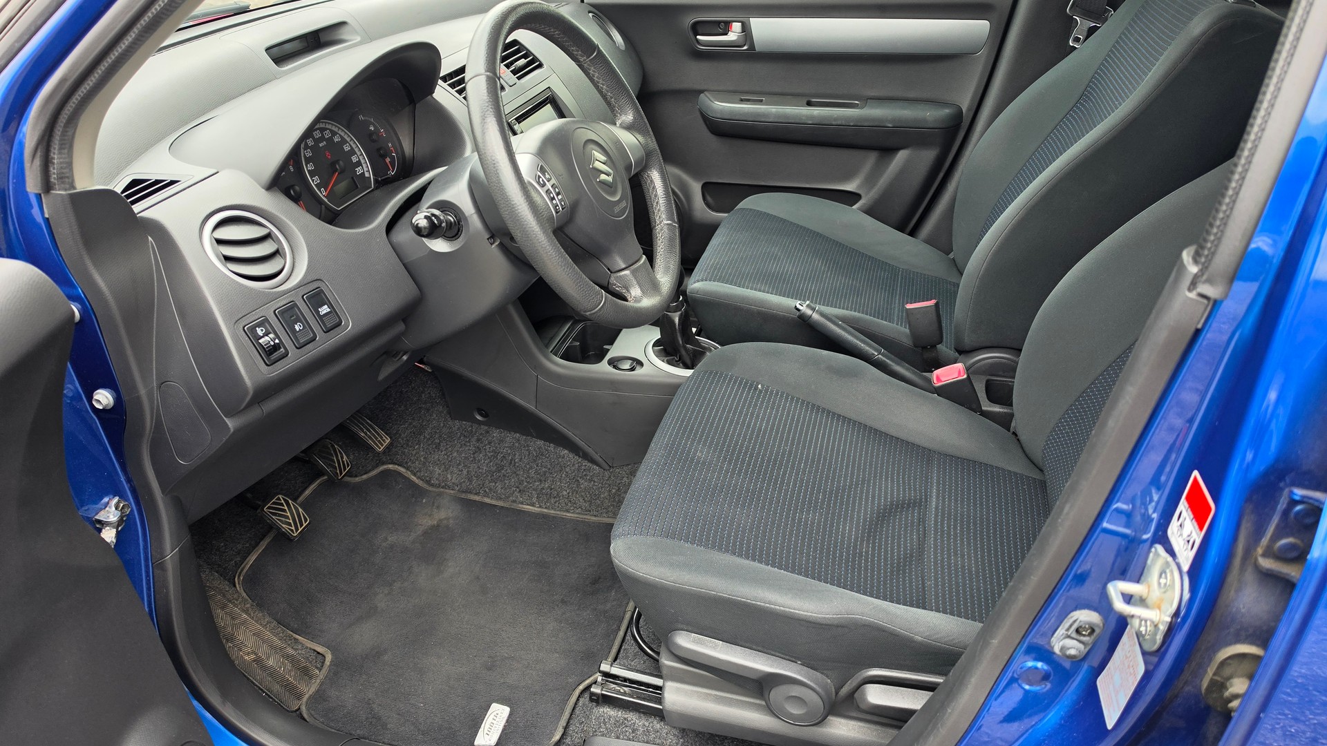 SUZUKI Swift 1.5i 16V VVT GL Top-image-13