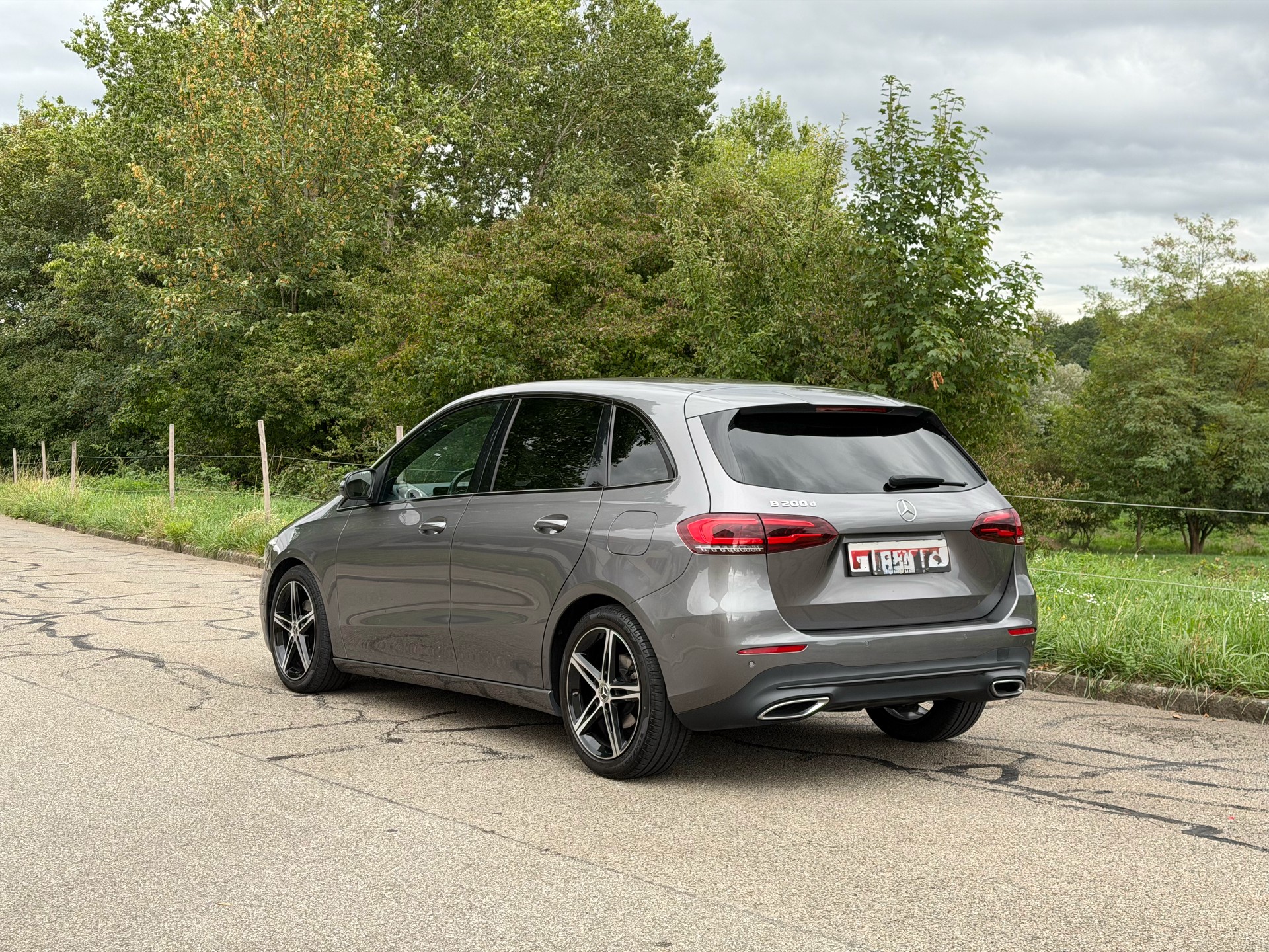 MERCEDES-BENZ B 200 d Night Star-image-3