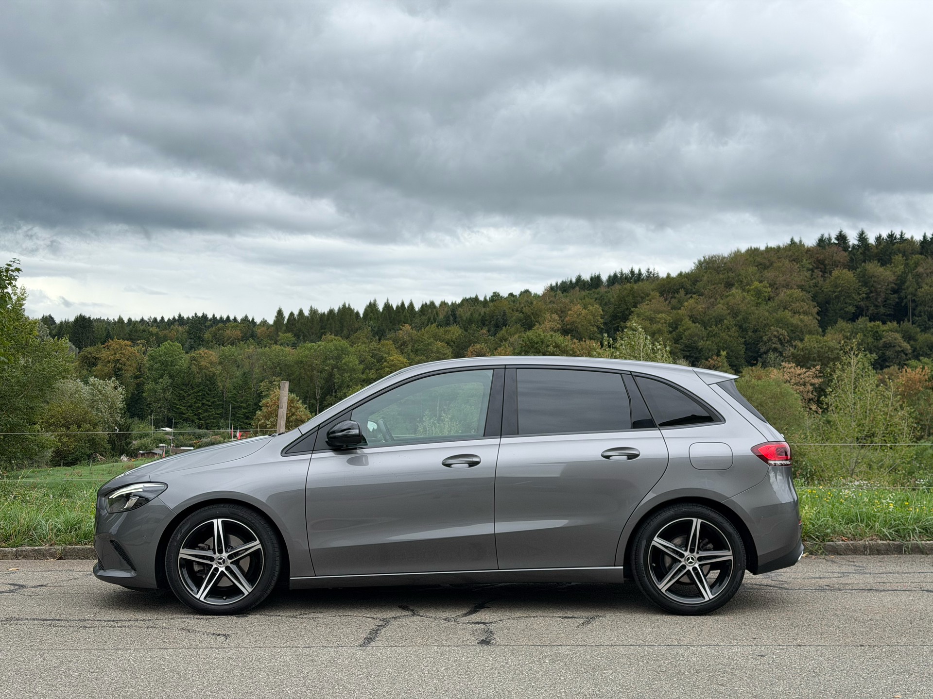MERCEDES-BENZ B 200 d Night Star-image-2