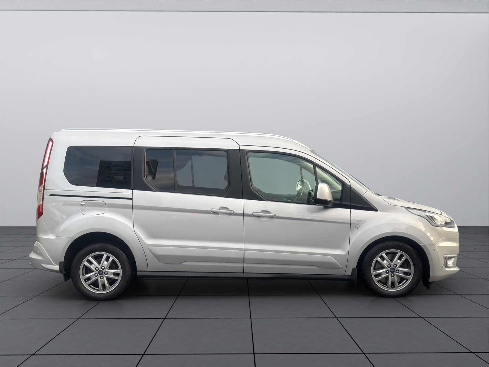 FORD Tourneo Grand Connect 1.5 EcoBlue 120 Titanium-showroom-element-3