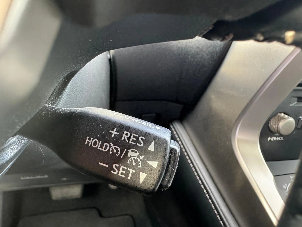 LEXUS NX 300h Impression E-Four Automatic-image-12