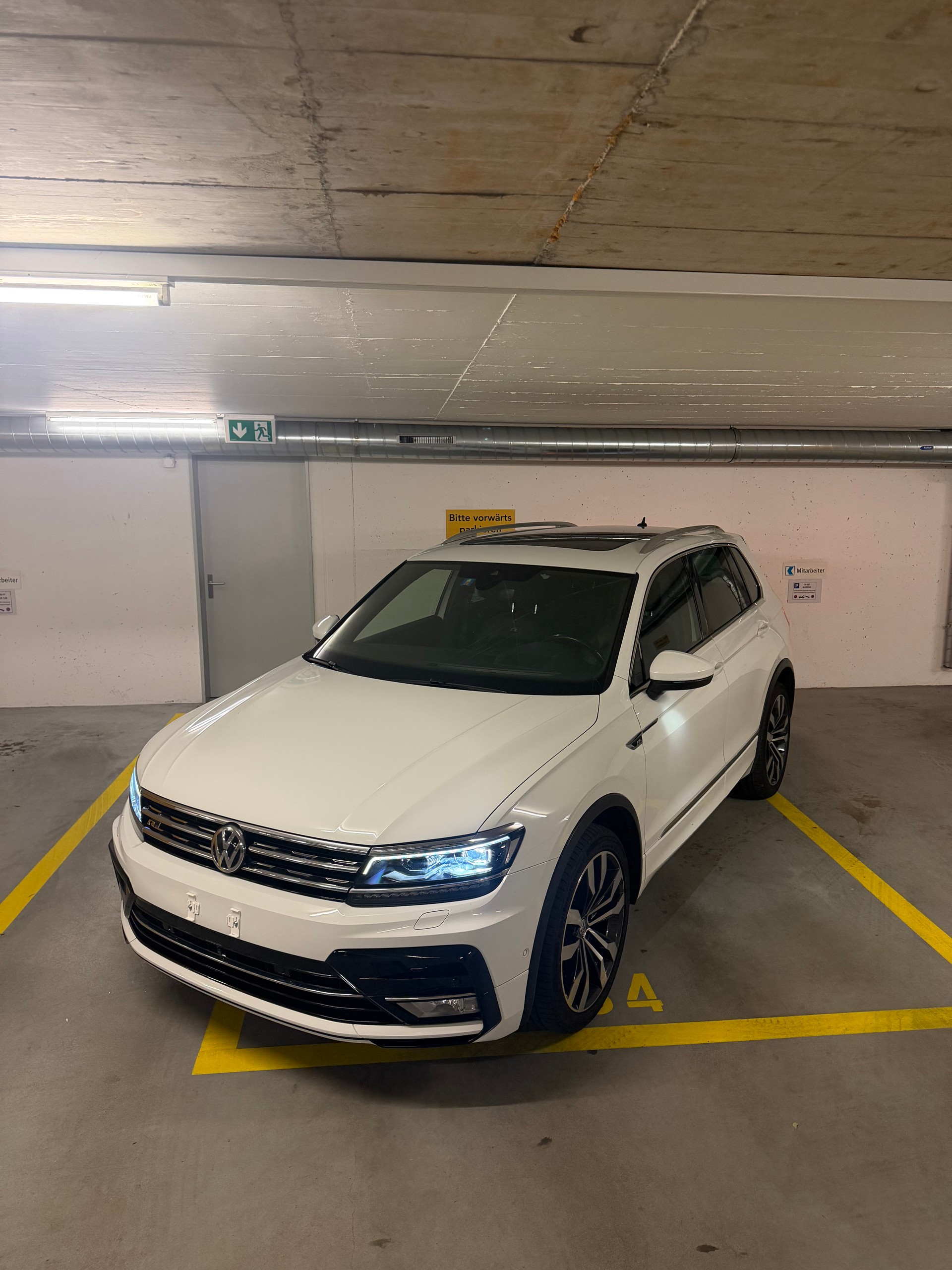 VW Tiguan 2.0 TSI TSI R-Line 4 Motion DSG-image-1