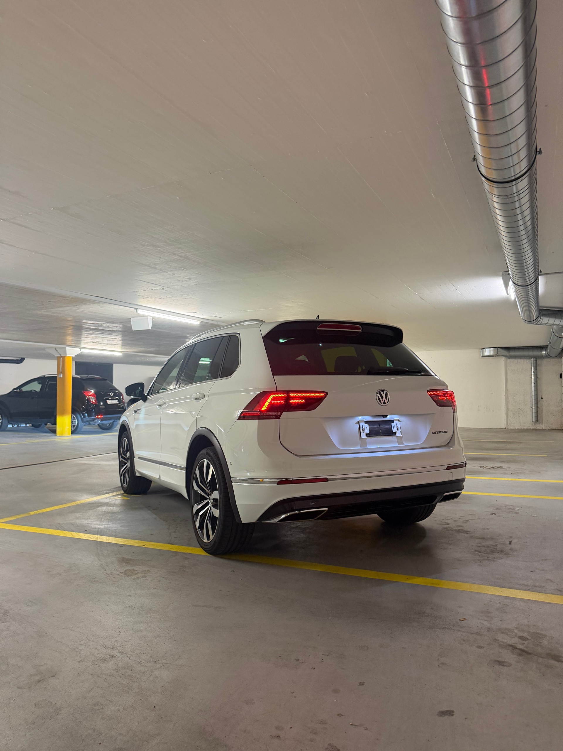 VW Tiguan 2.0 TSI TSI R-Line 4 Motion DSG-image-2