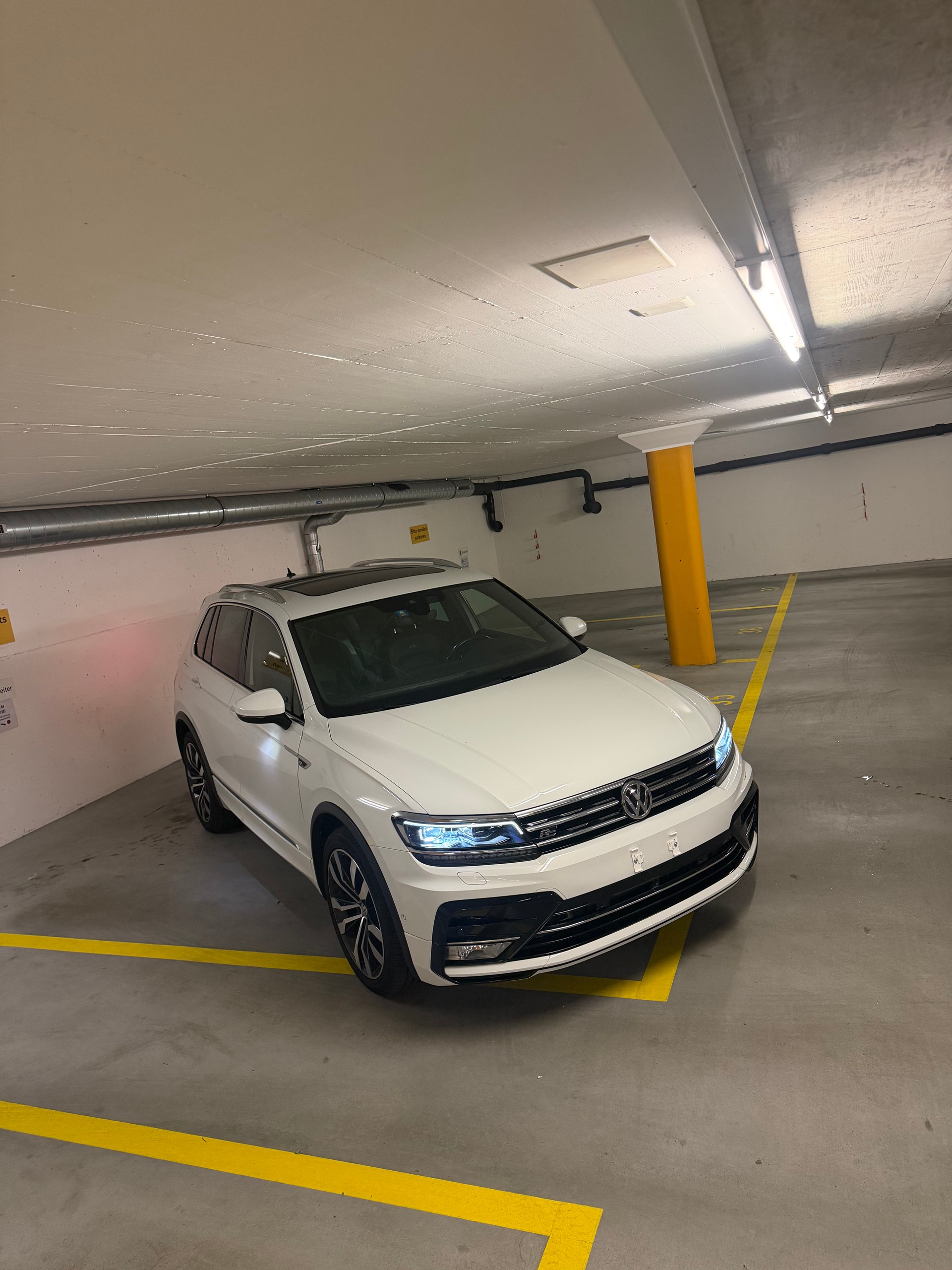 VW Tiguan 2.0 TSI TSI R-Line 4 Motion DSG-image-0