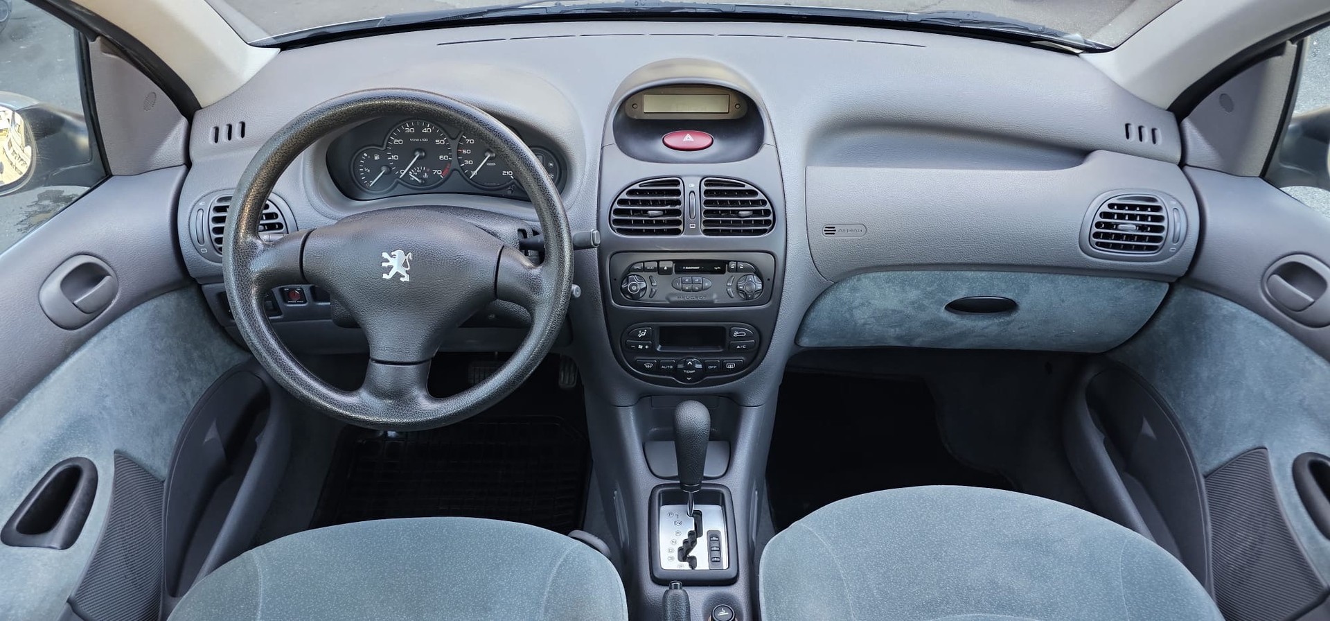 PEUGEOT 206 1.6 16V (XT) Premium-image-11