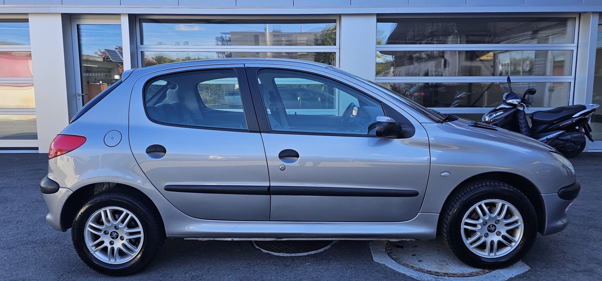 PEUGEOT 206 1.6 16V (XT) Premium-image-3