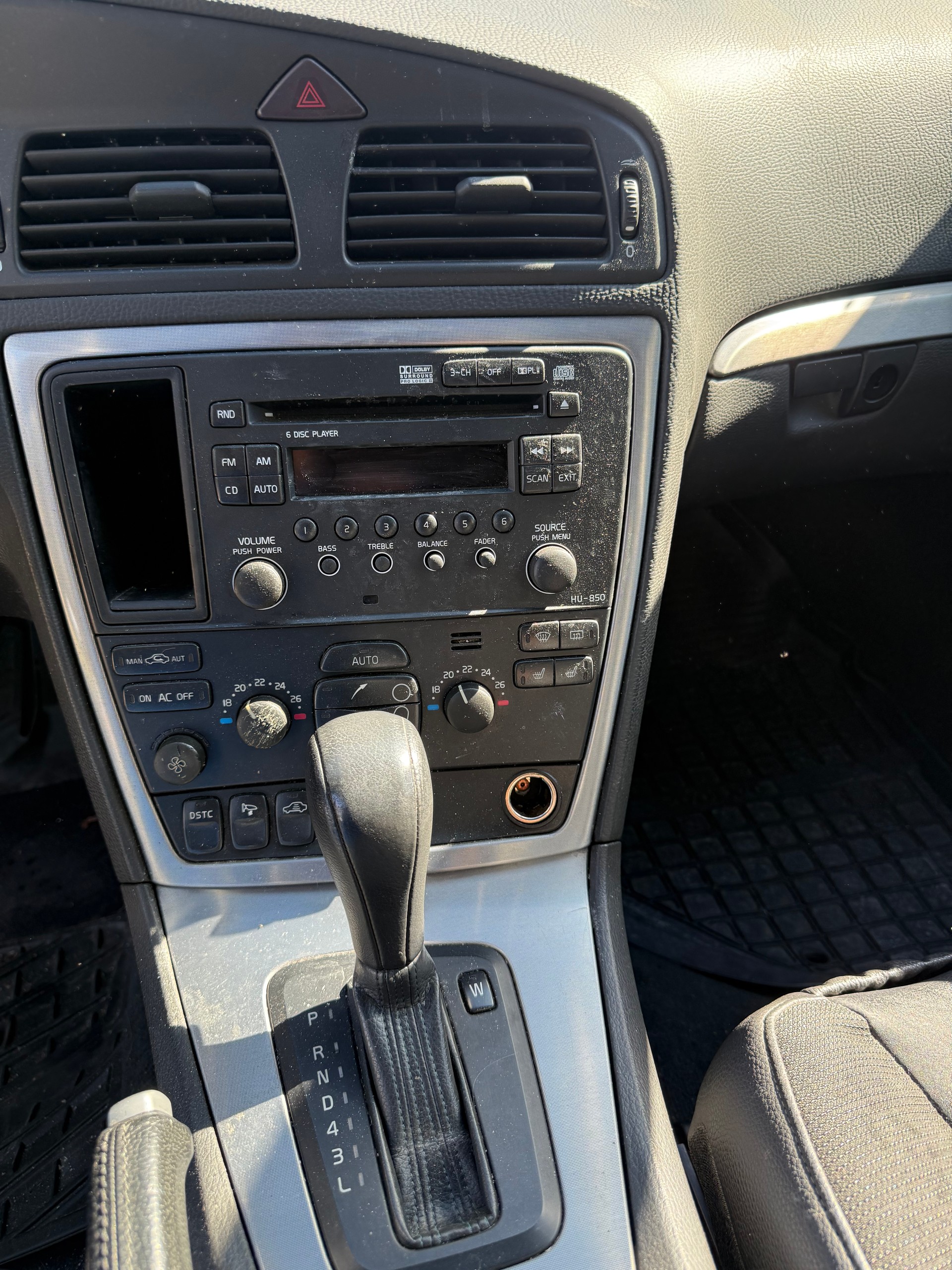 VOLVO V70 2.4 Momentum-image-12