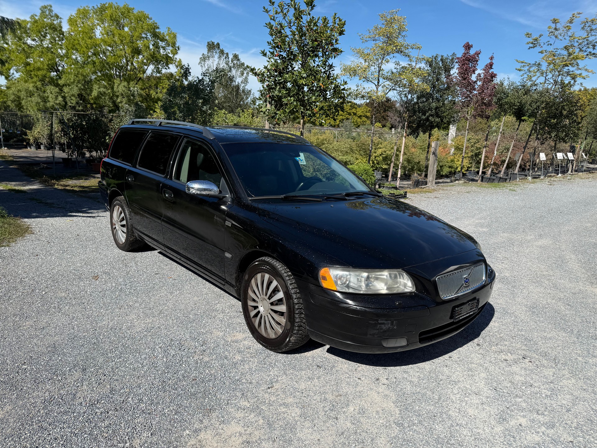 VOLVO V70 2.4 Momentum-image-1