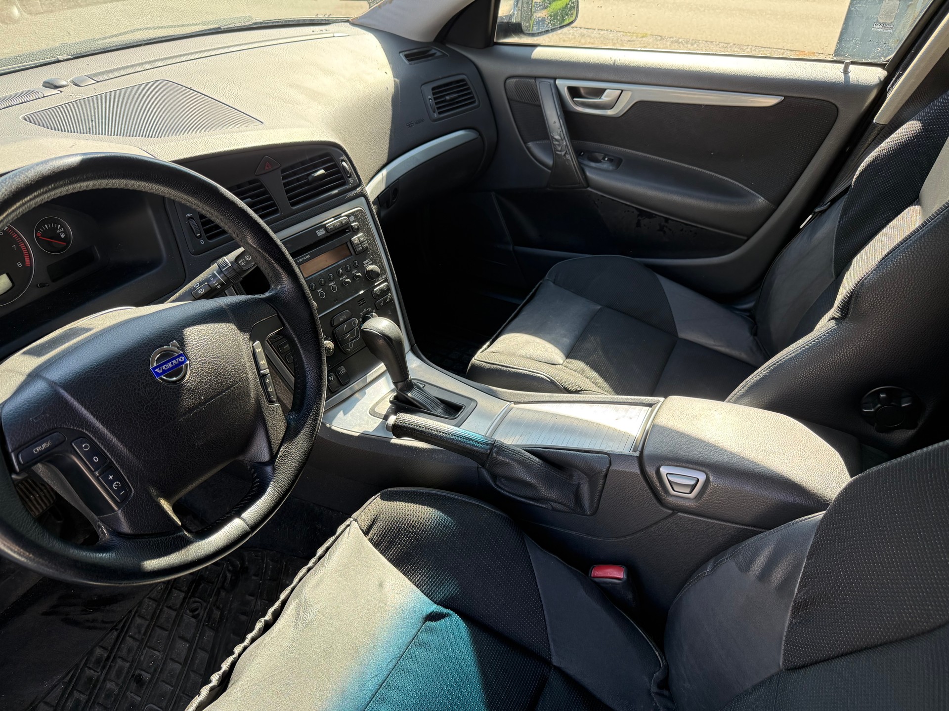 VOLVO V70 2.4 Momentum-image-10