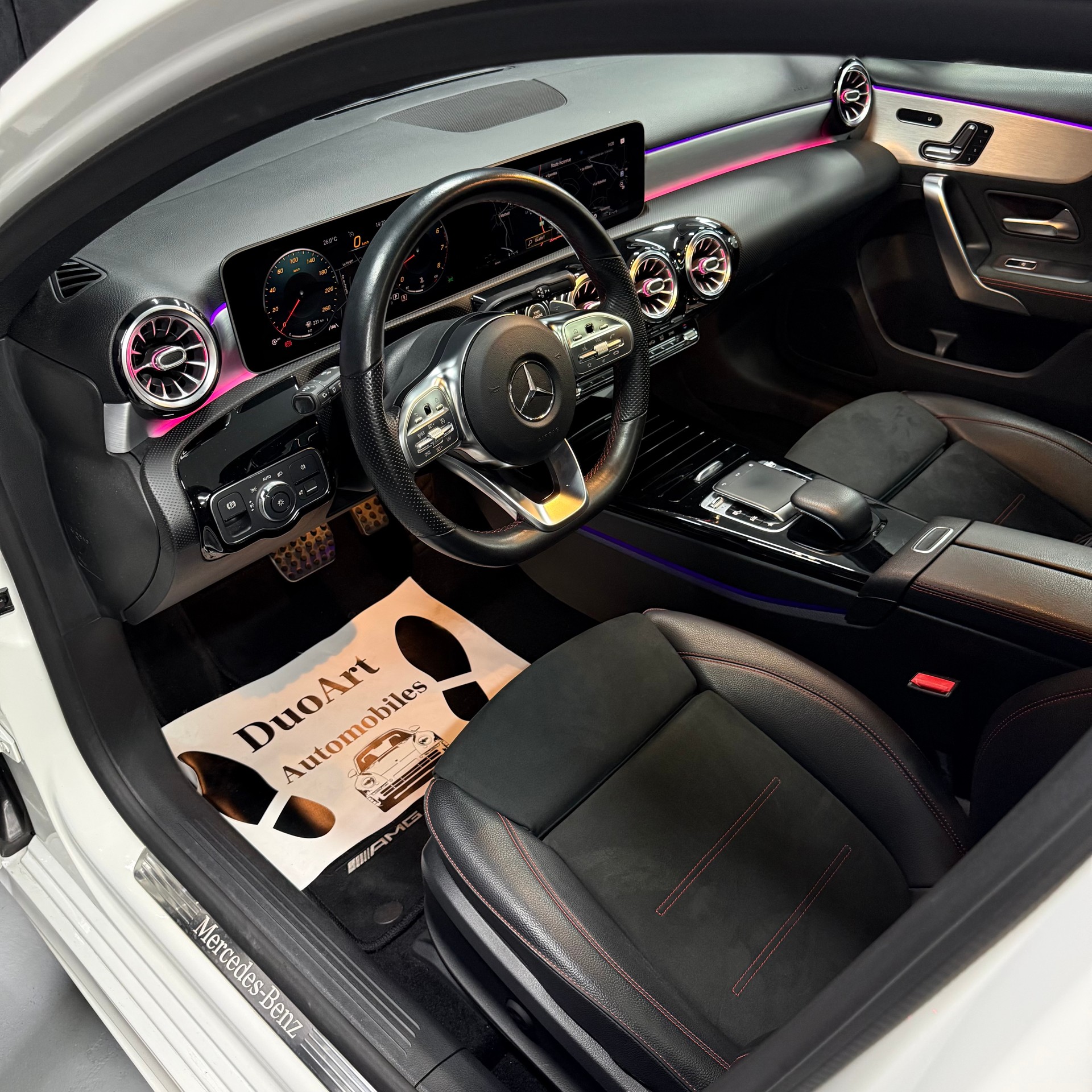 MERCEDES-BENZ A 200 AMG Line 7G-DCT-image-9