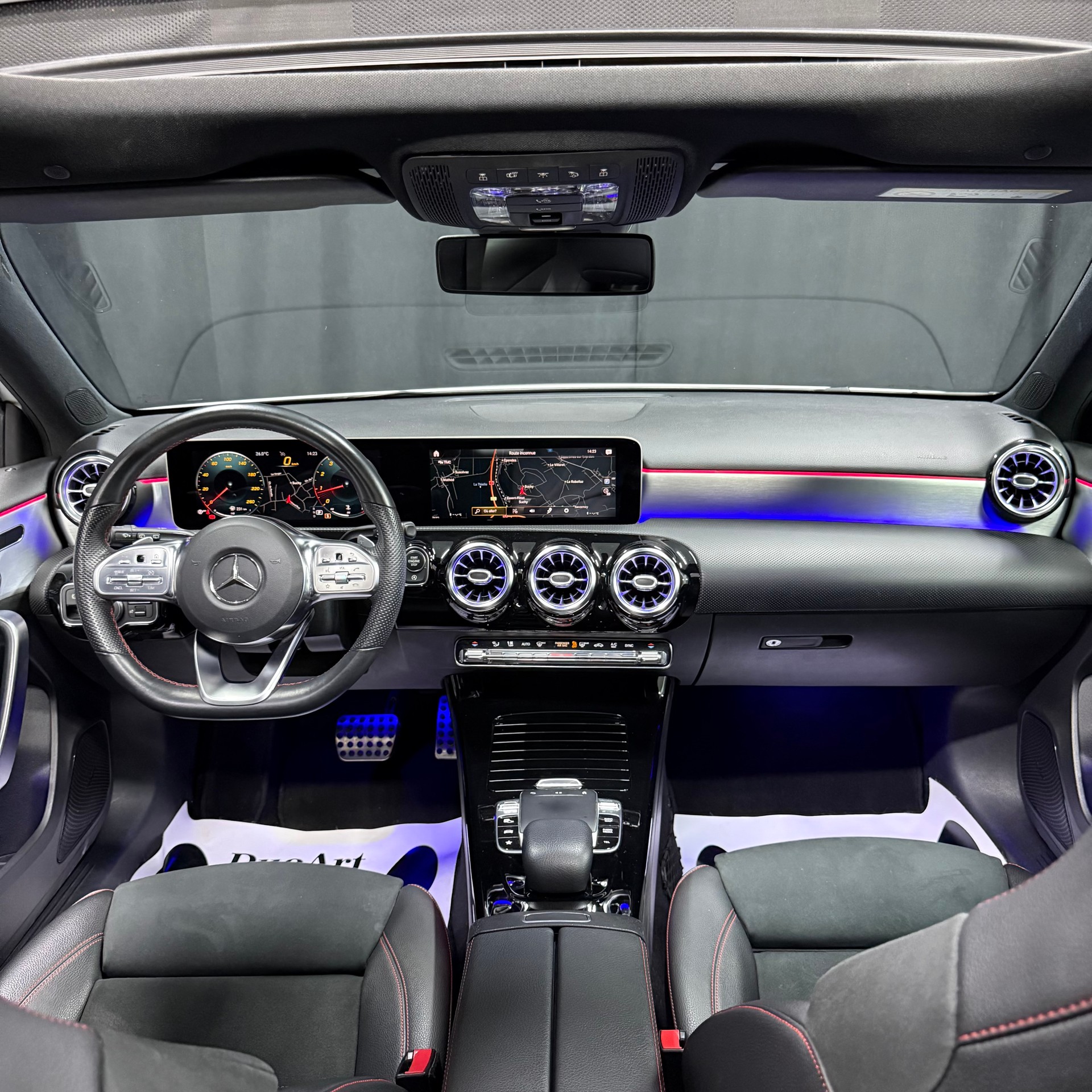 MERCEDES-BENZ A 200 AMG Line 7G-DCT-image-10